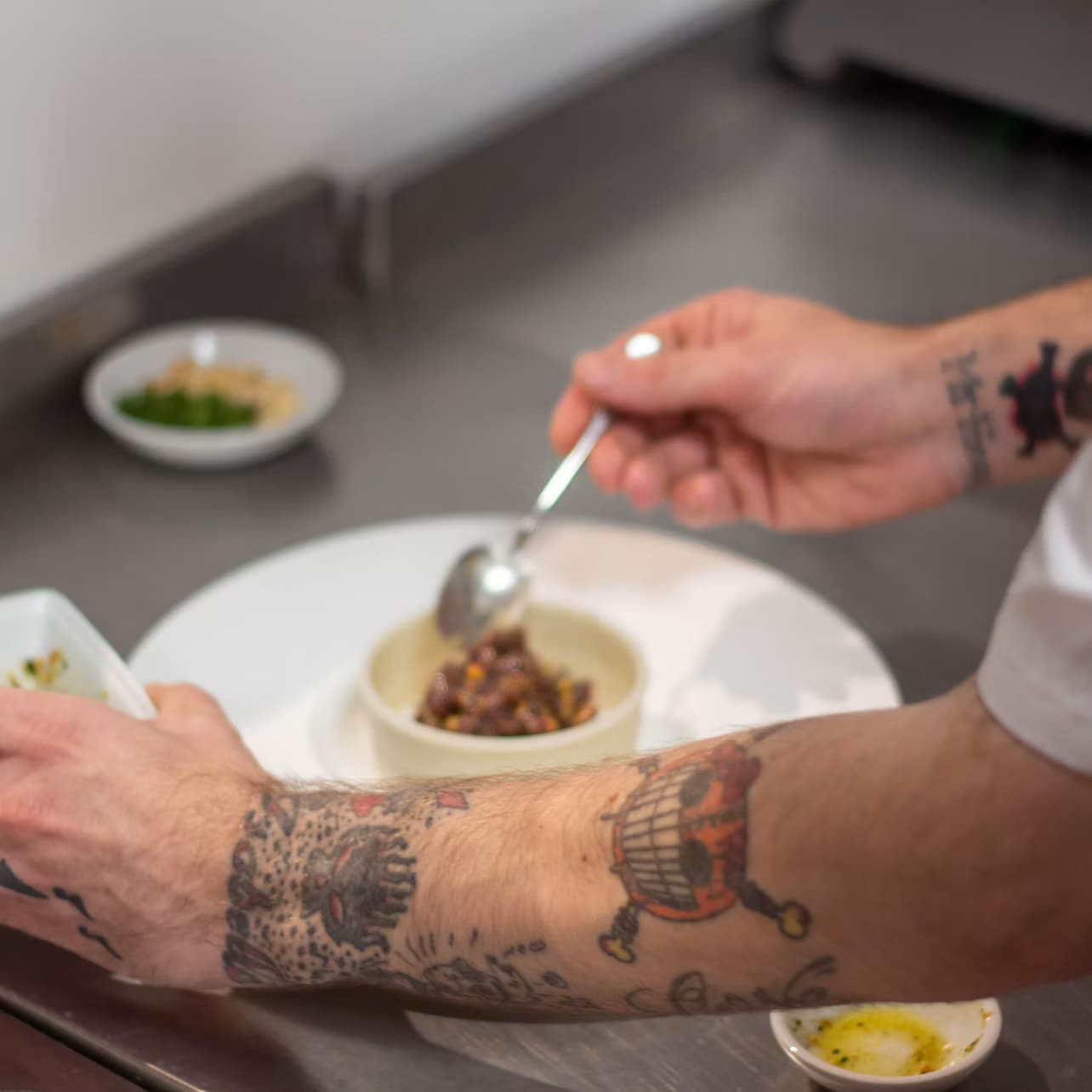 Edinburgh: Guided Food Tour + Lunch & Drinks