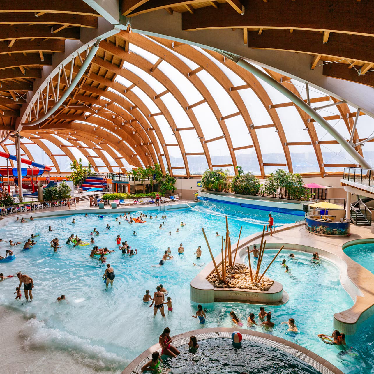 Acquaworld: Indoor and Outdoor Water Park