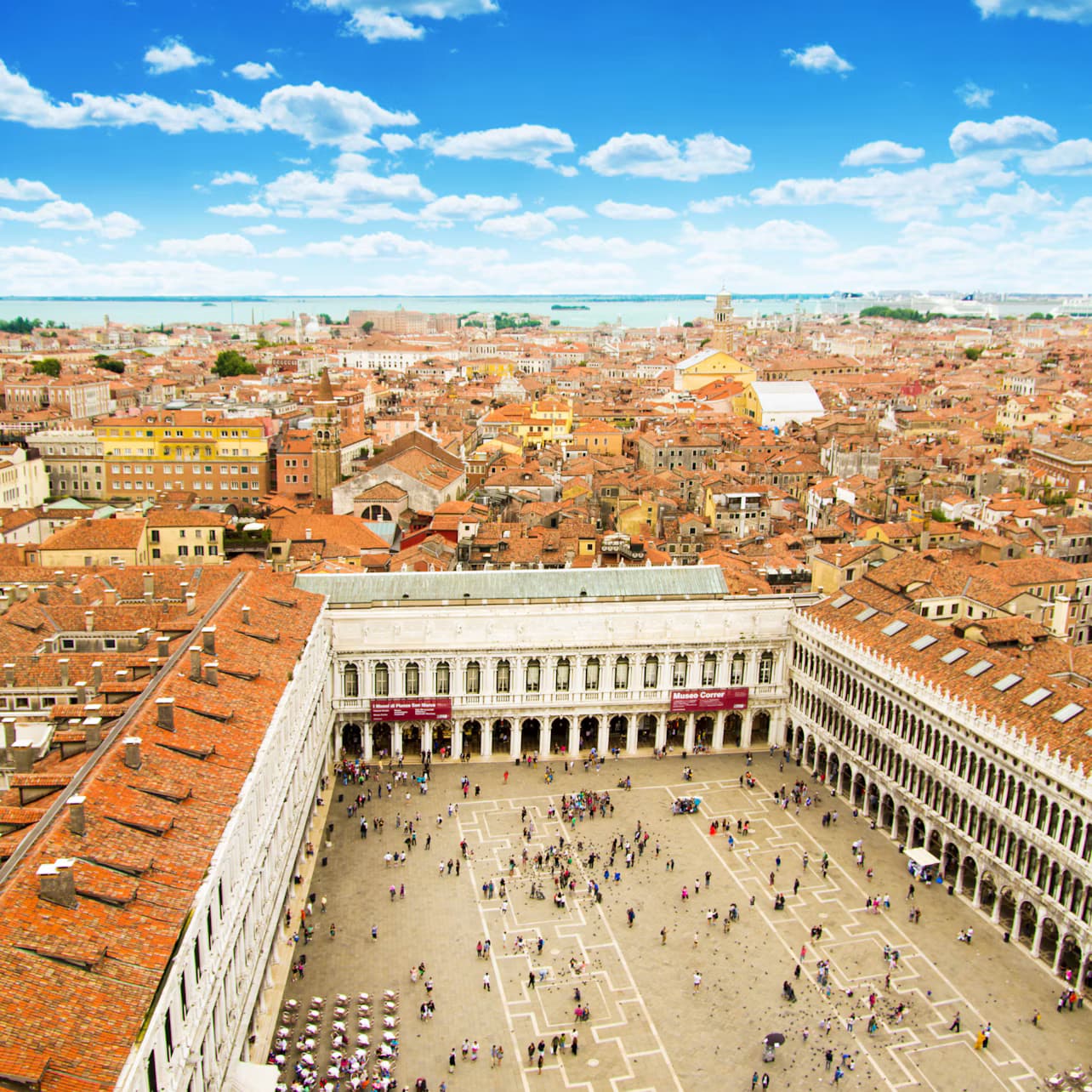 Doge’s Palace & St.Mark’s Basilica: Guided Tour + Burano & Murano Tour + Gondola