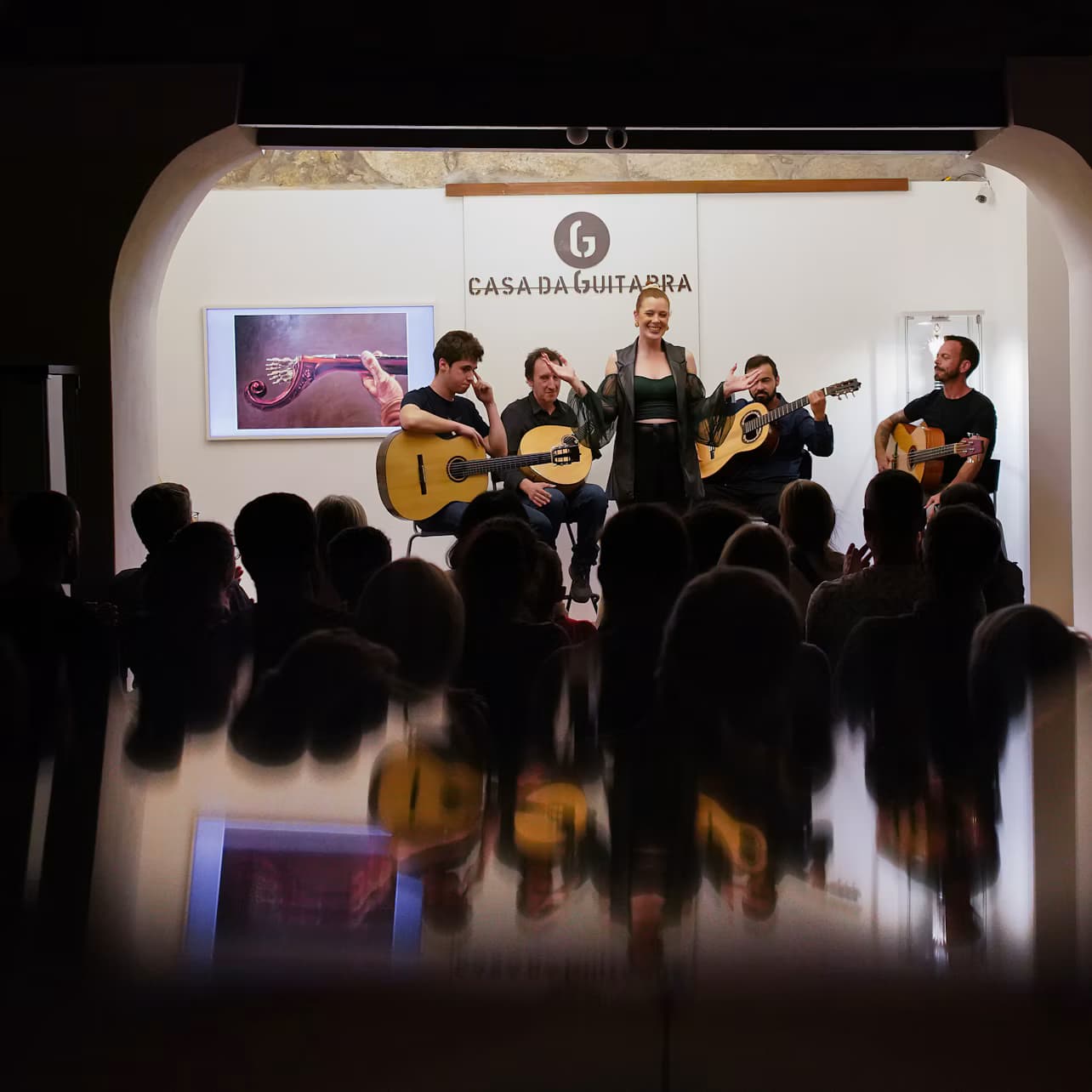 Porto: Fado Concert in Casa da Guitarra with Port Wine