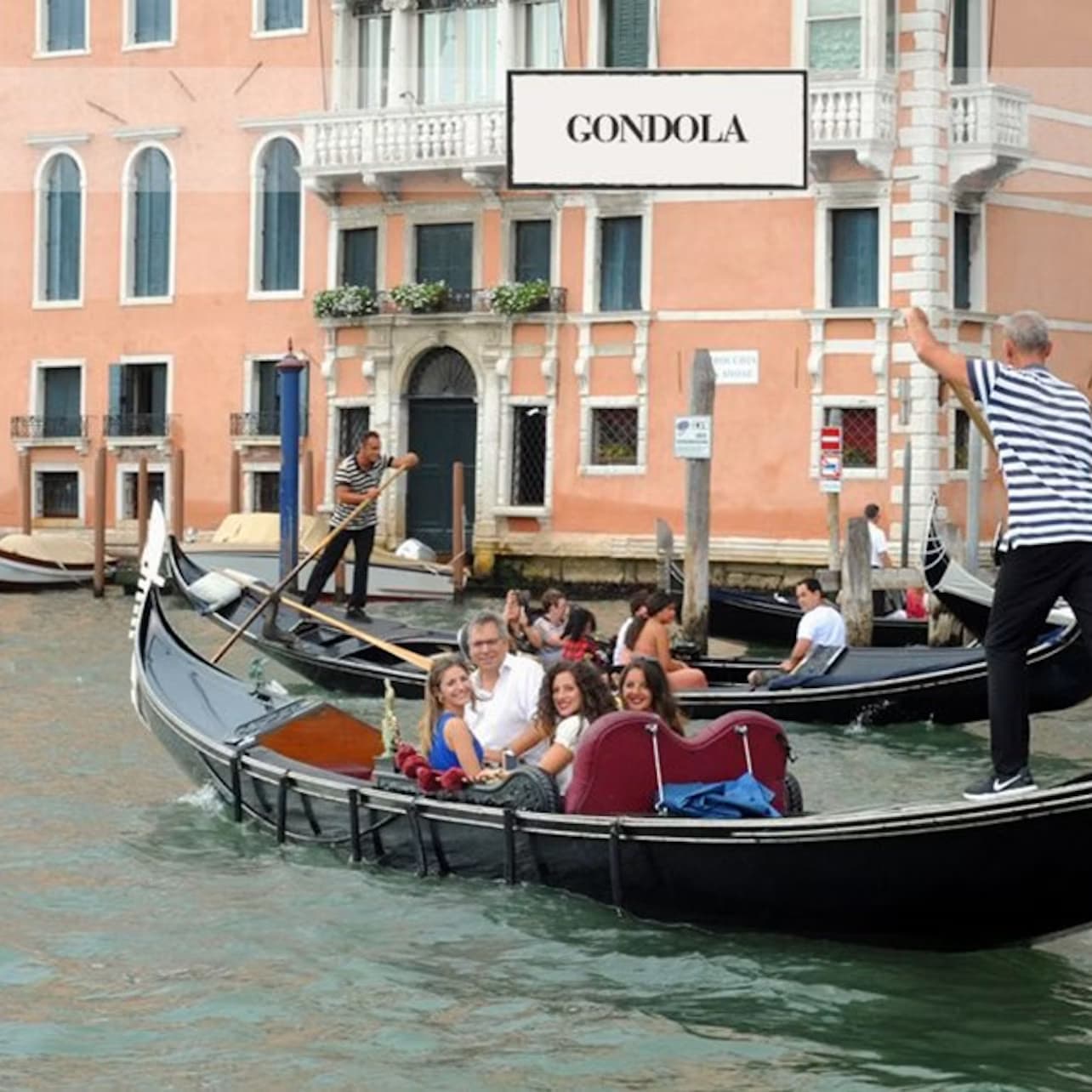 Gondola Gallery: Guided Tour + VR Experience