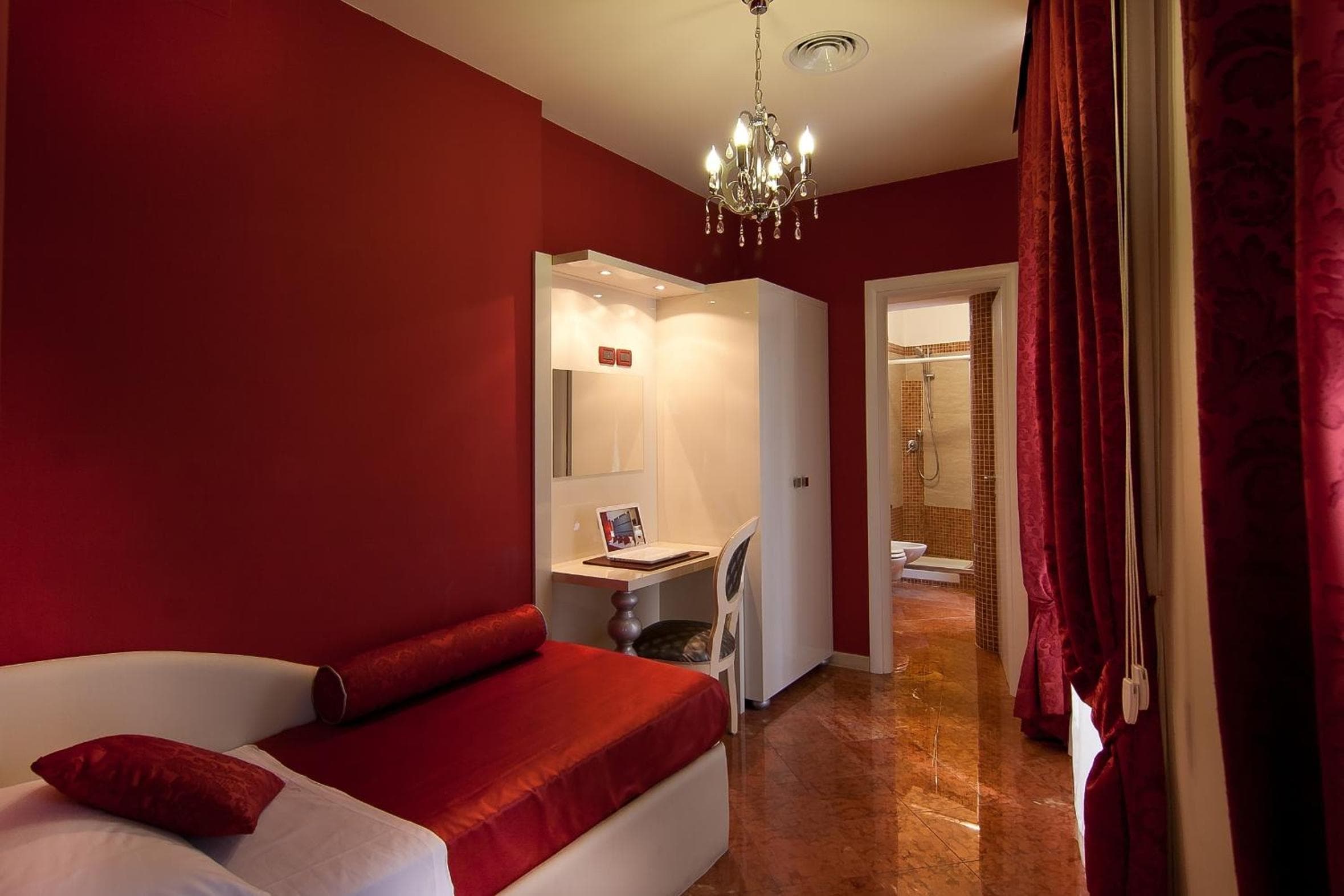 Hotel Fellini a Fontana di Trevi: hotel room