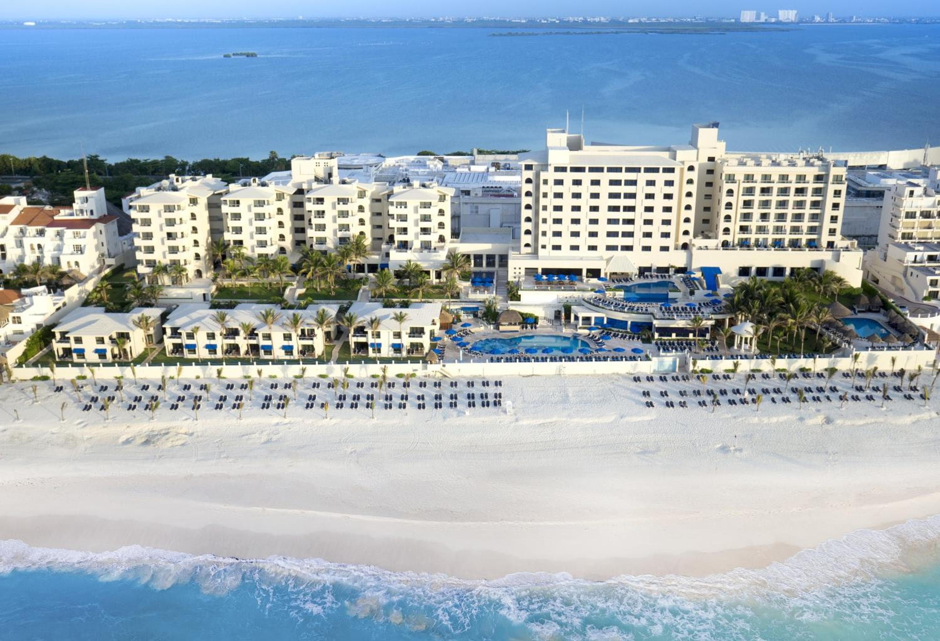 Occidental Tucancún - All Inclusive: building