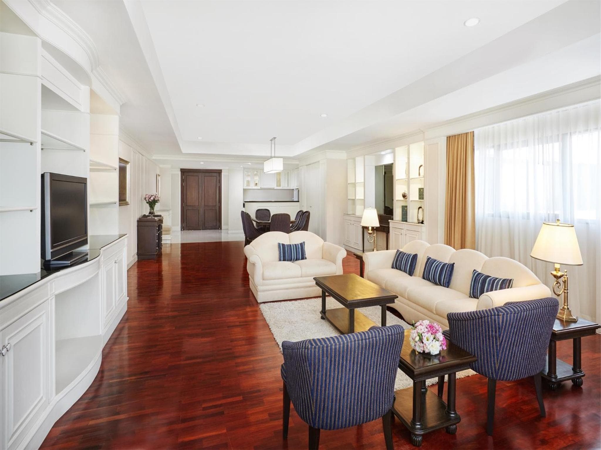 Centre Point Plus Hotel Silom: hotel room