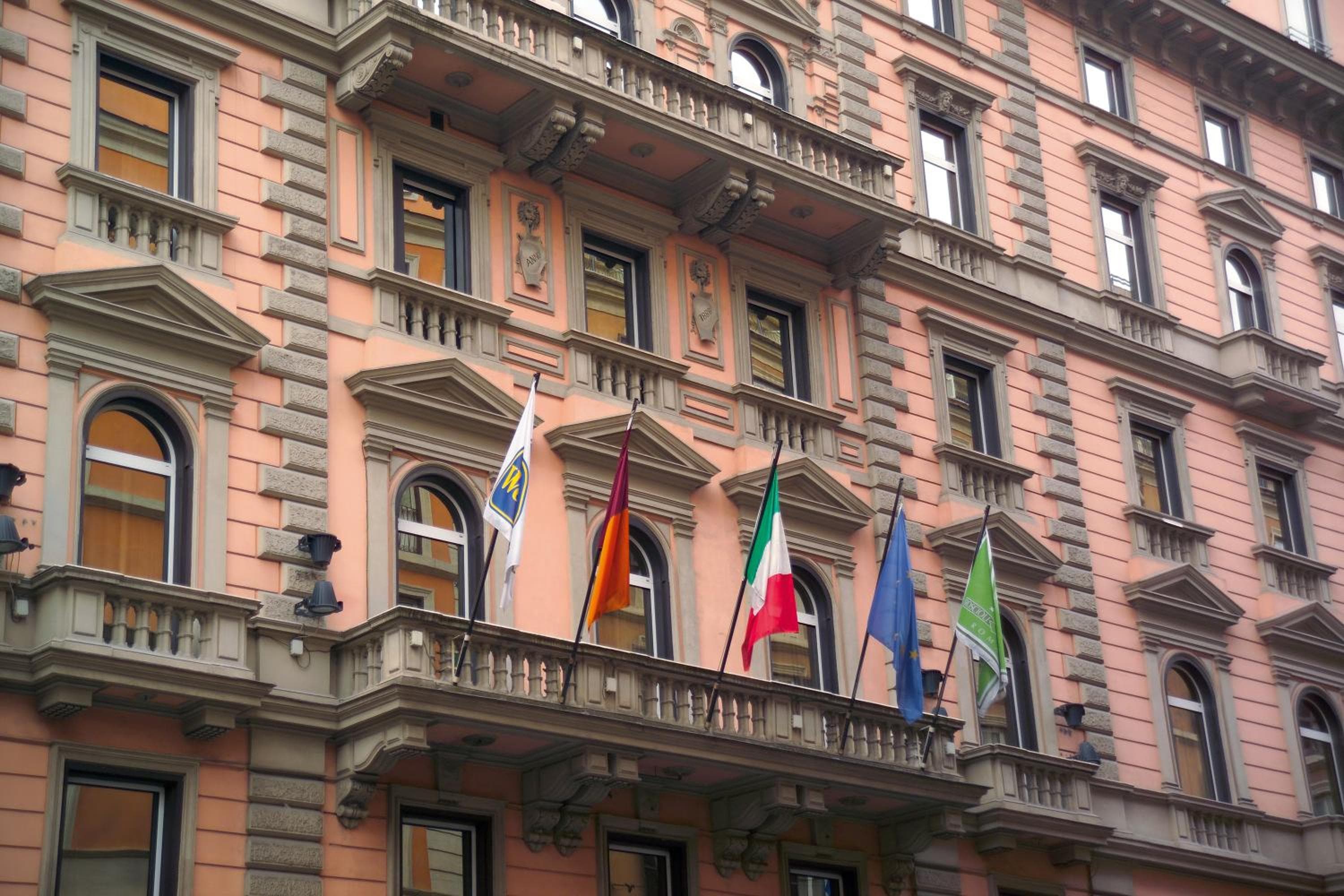 Best Western Plus Hotel Universo: building