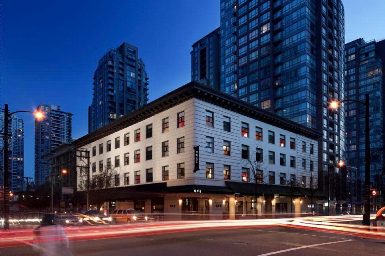 Moda Hotel: building