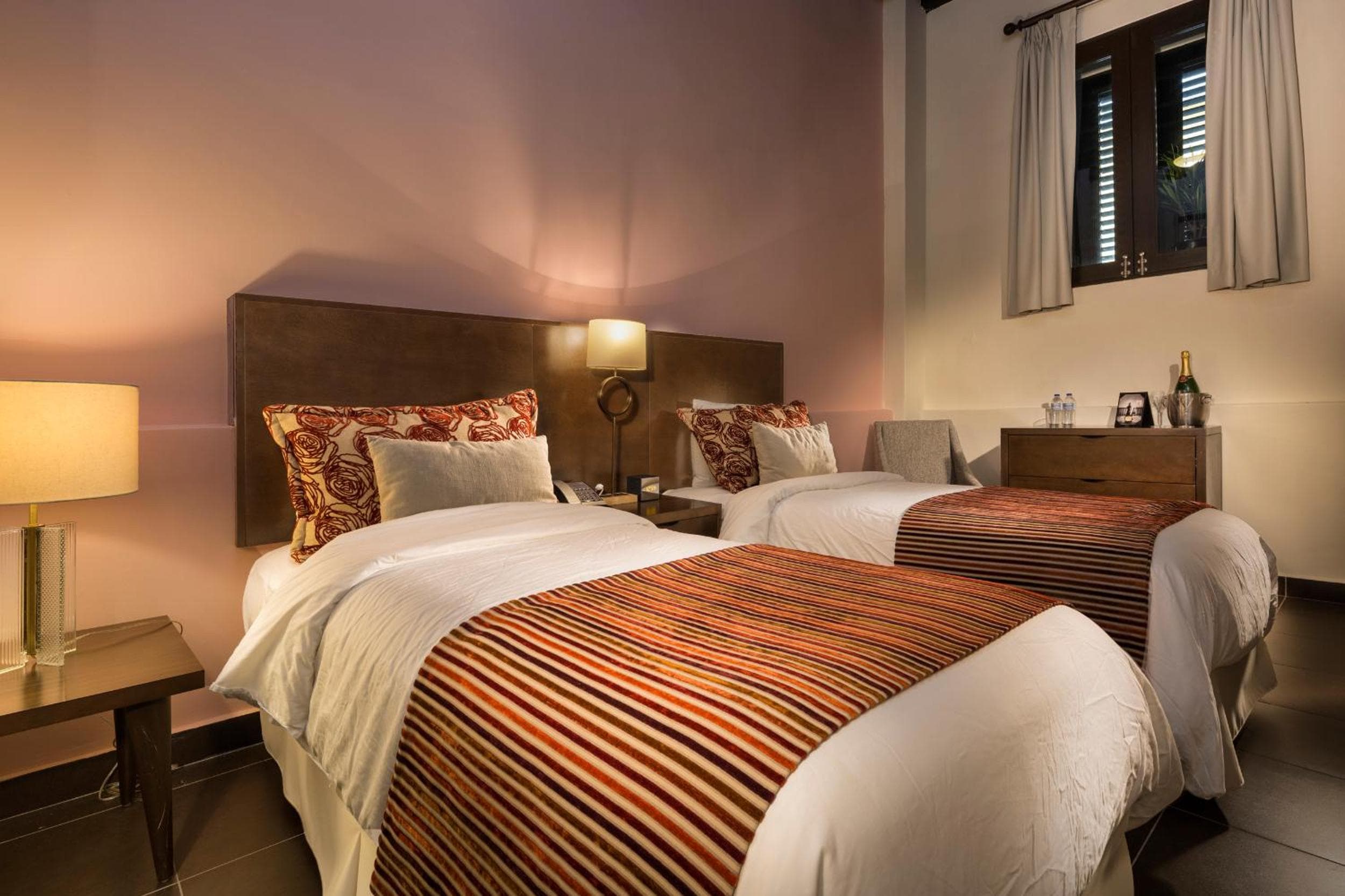 Decanter Hotel