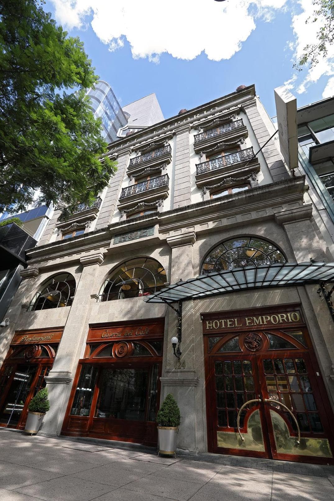 Emporio Reforma: building