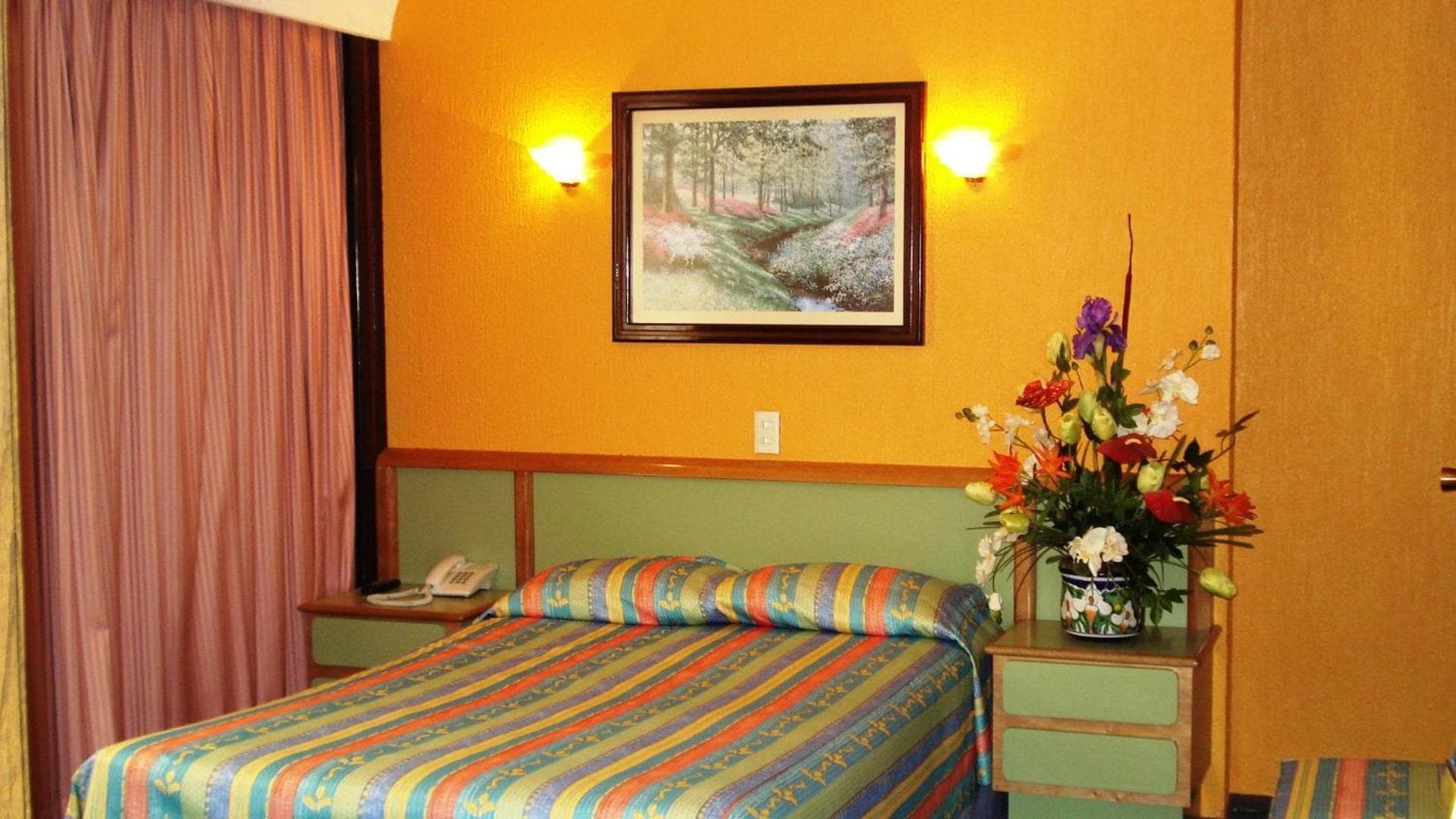 Segovia Regency: hotel room