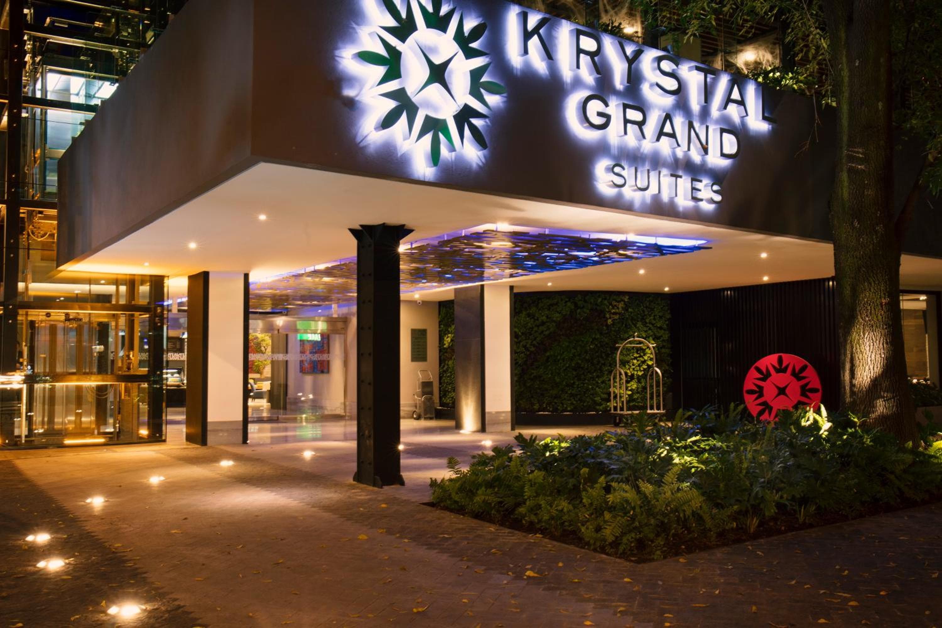 Krystal Grand Suites Insurgentes: building