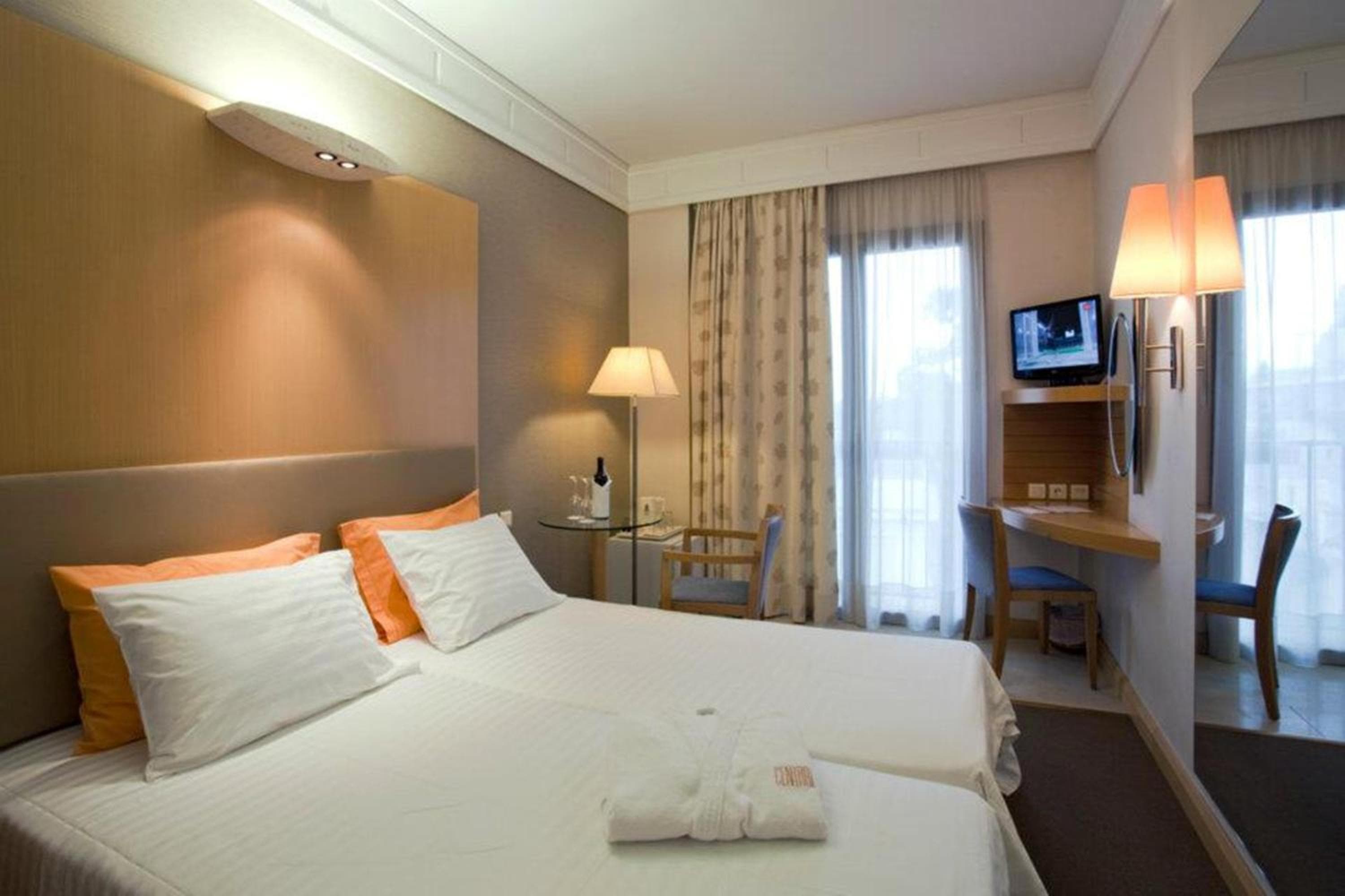 Central Hotel: bedroom