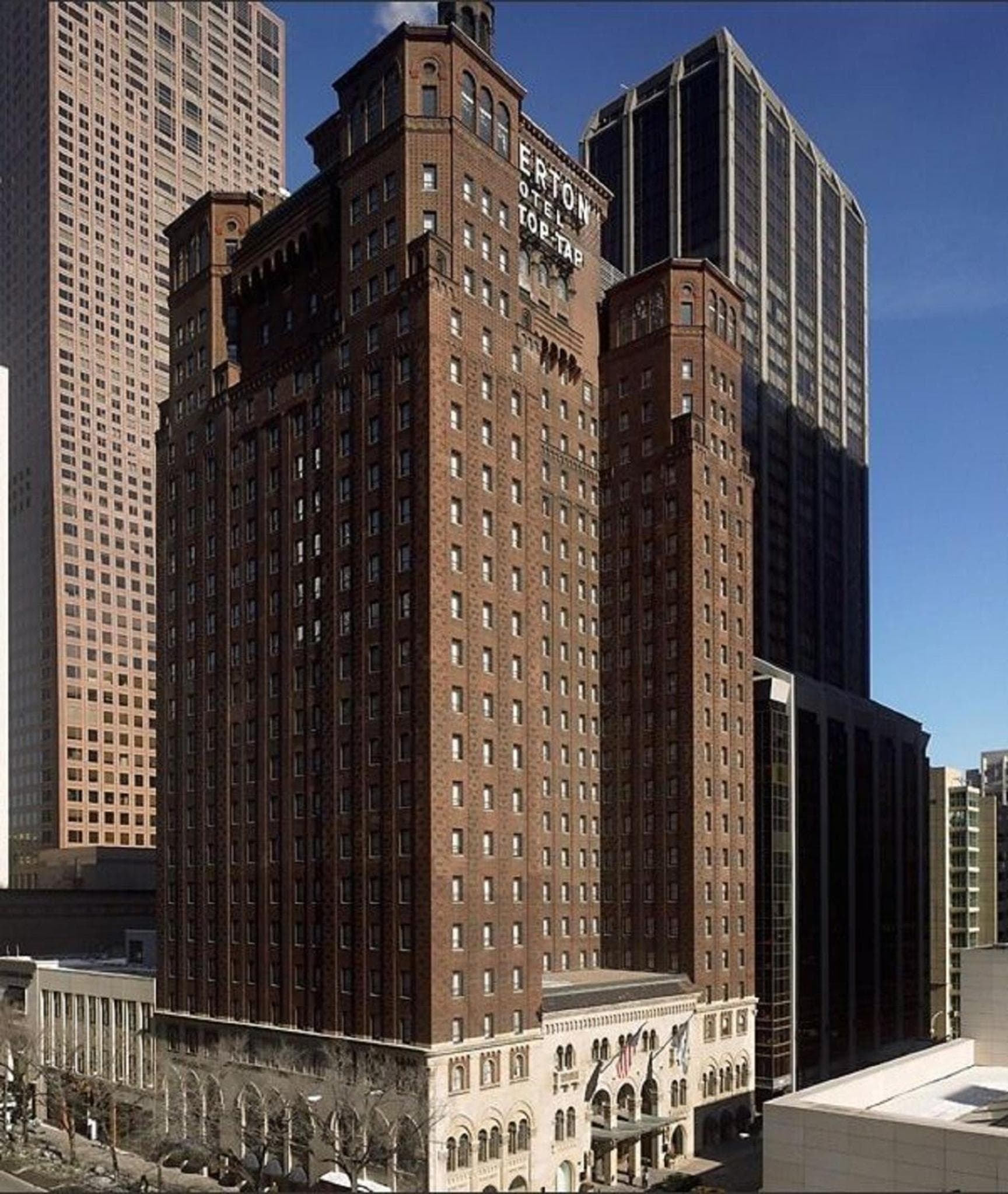 Warwick Allerton Chicago: building