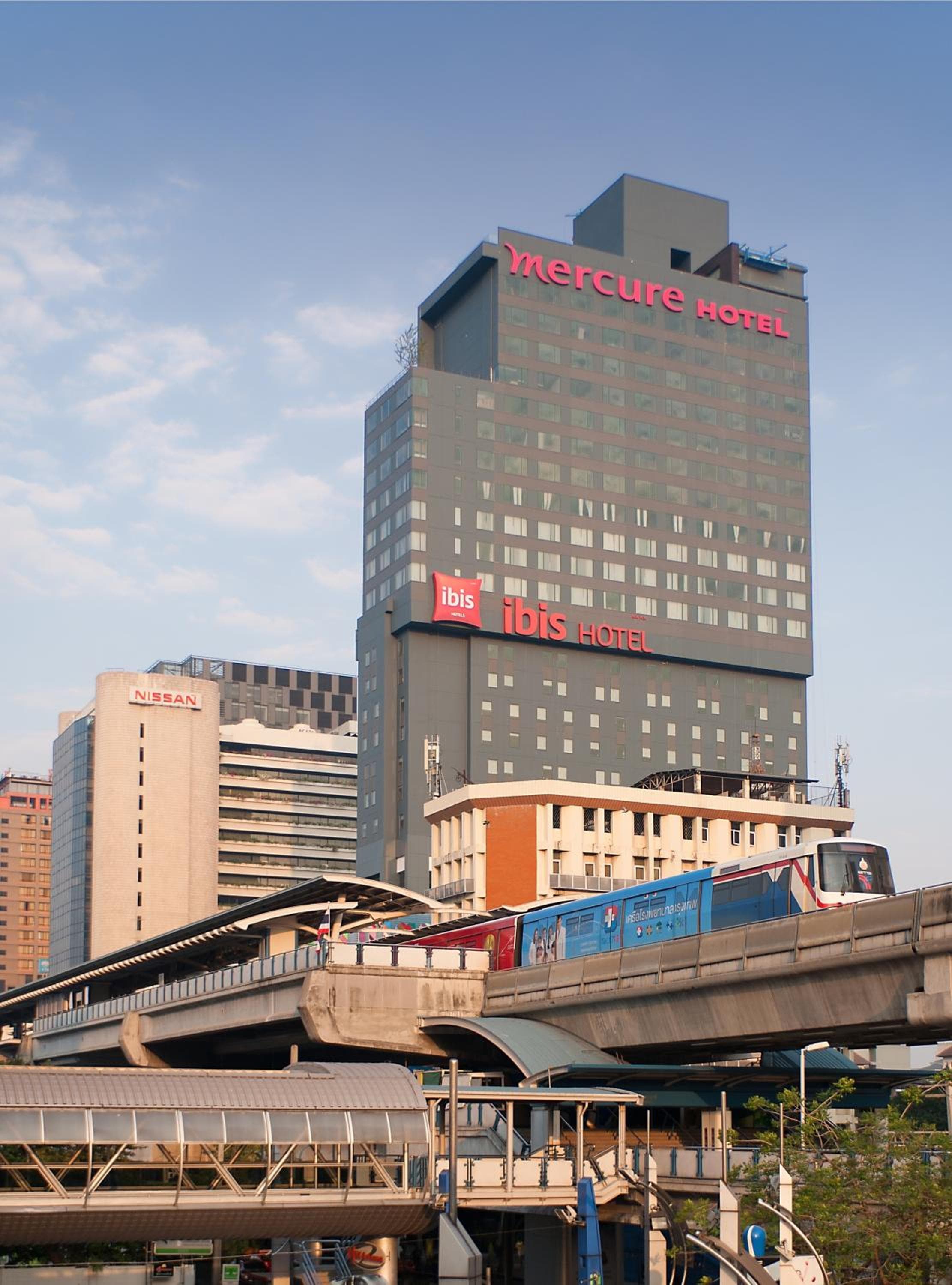 Mercure Bangkok Siam: building