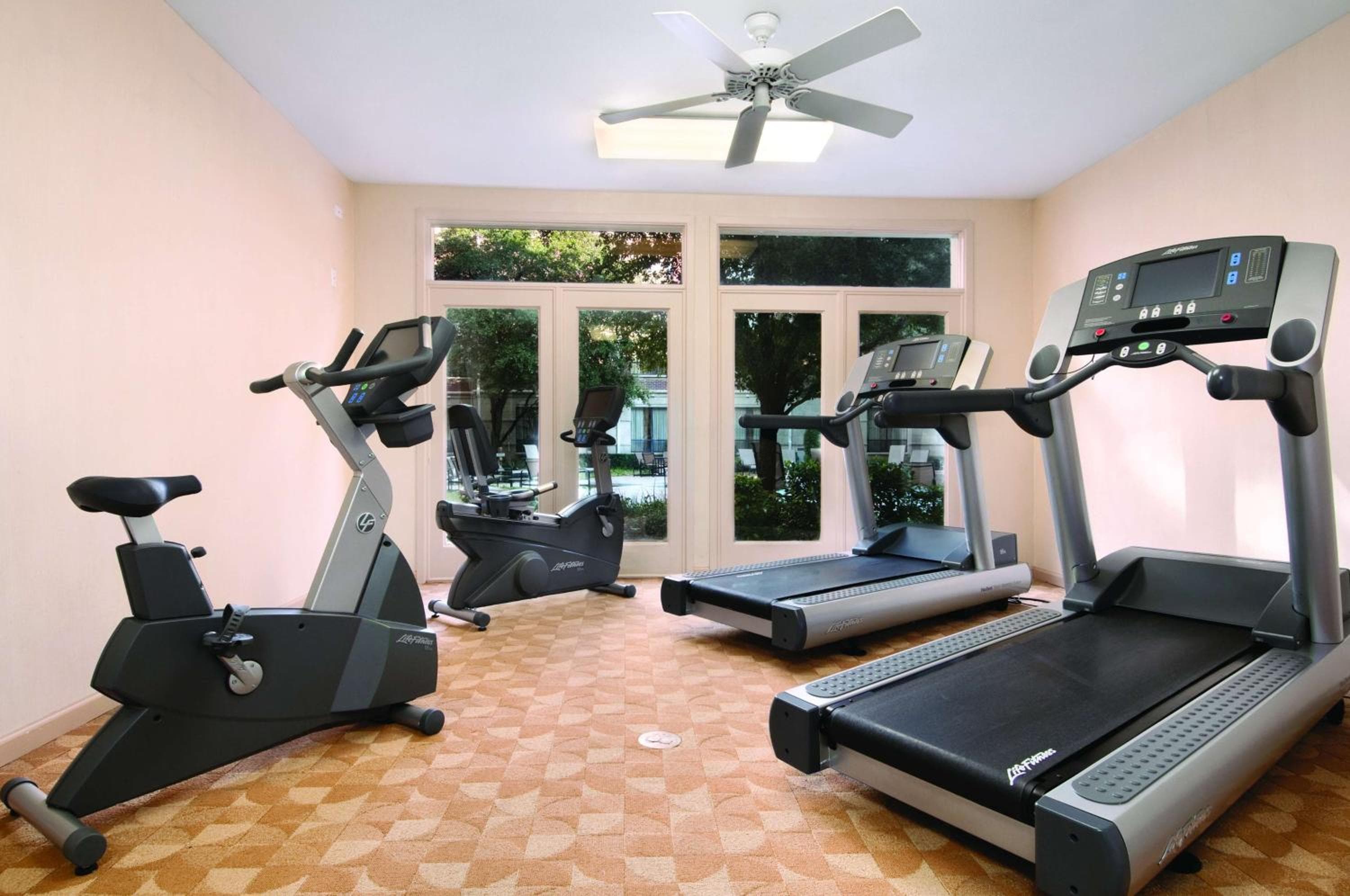 Hyatt House Dallas Lincoln Park: activities & amenities