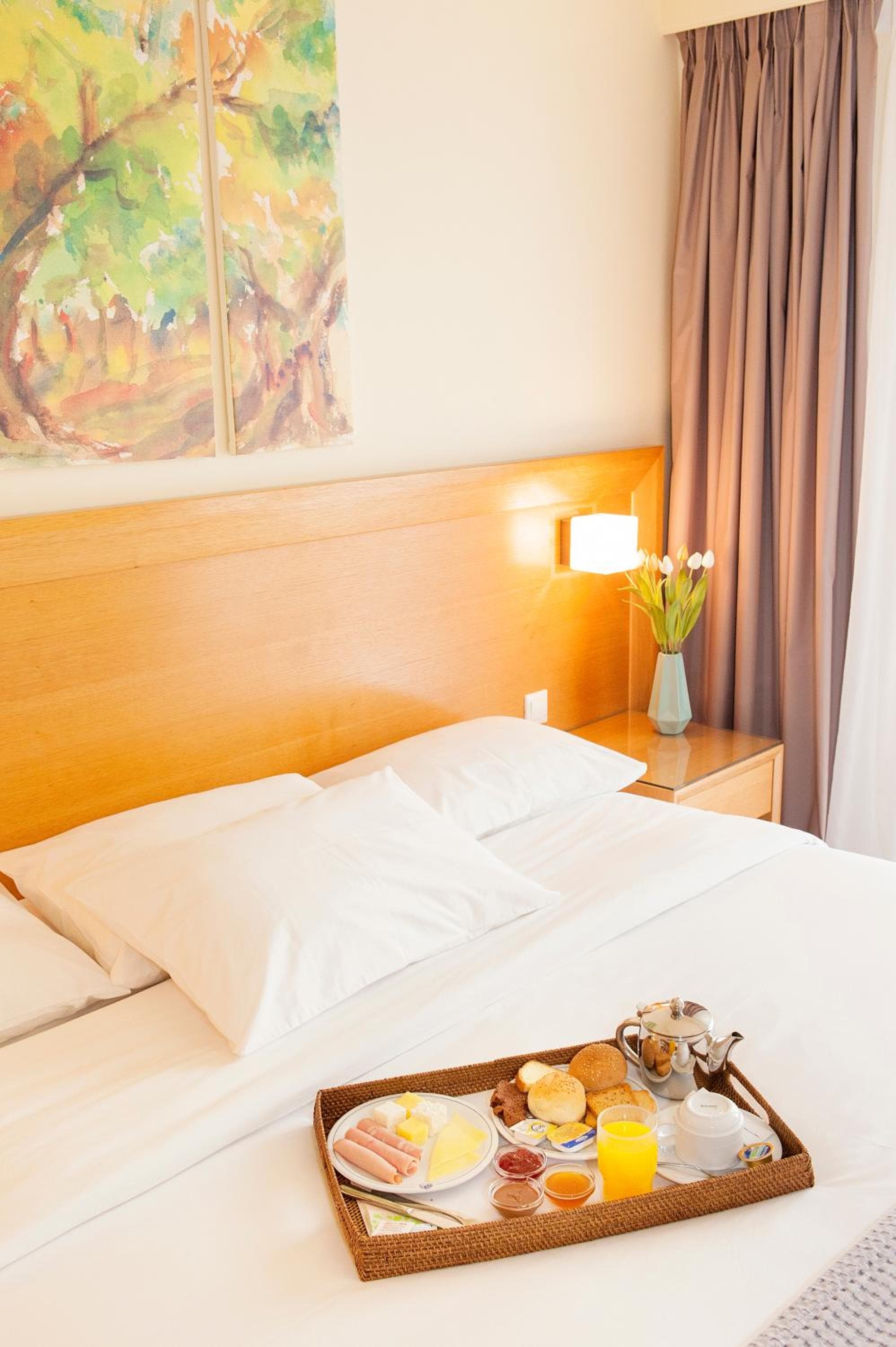 Athinais Hotel