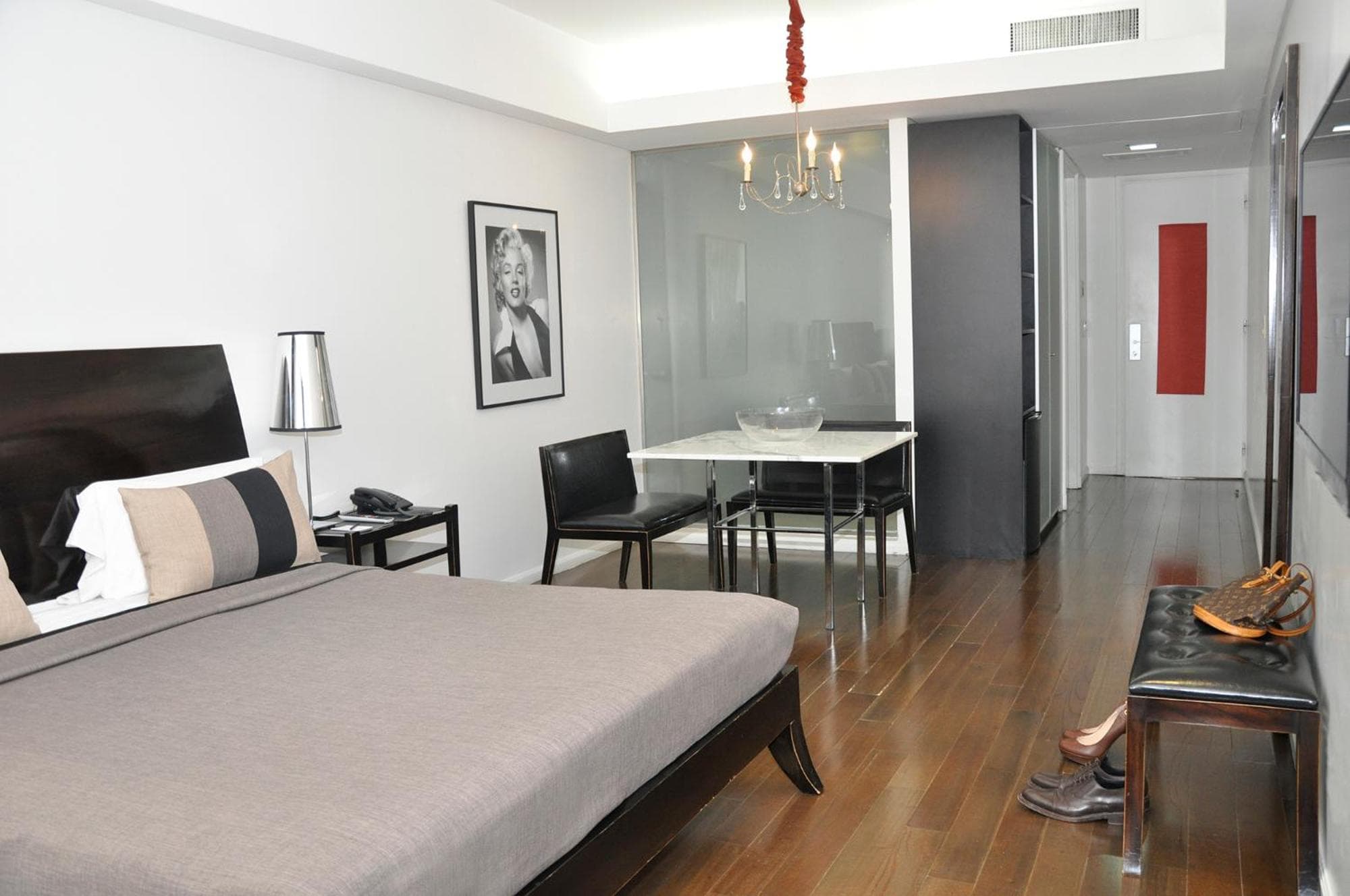 Broadway Hotel & Suites