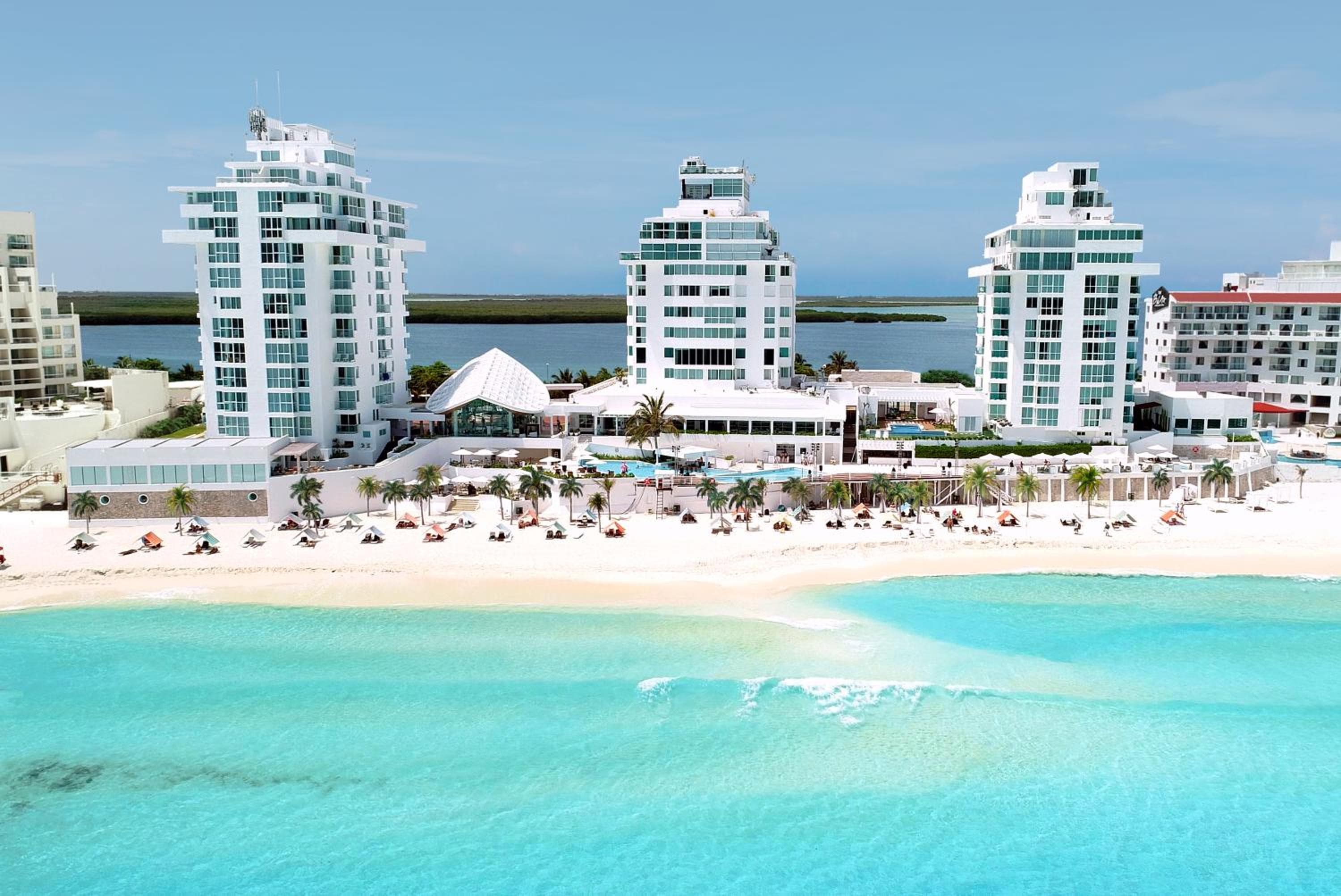 Oleo Cancun Playa All Inclusive Resort: building
