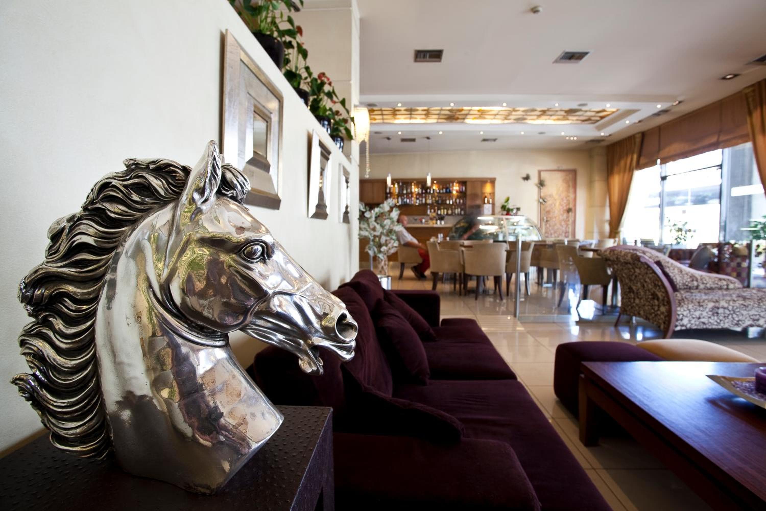 Crystal City Hotel: lounge
