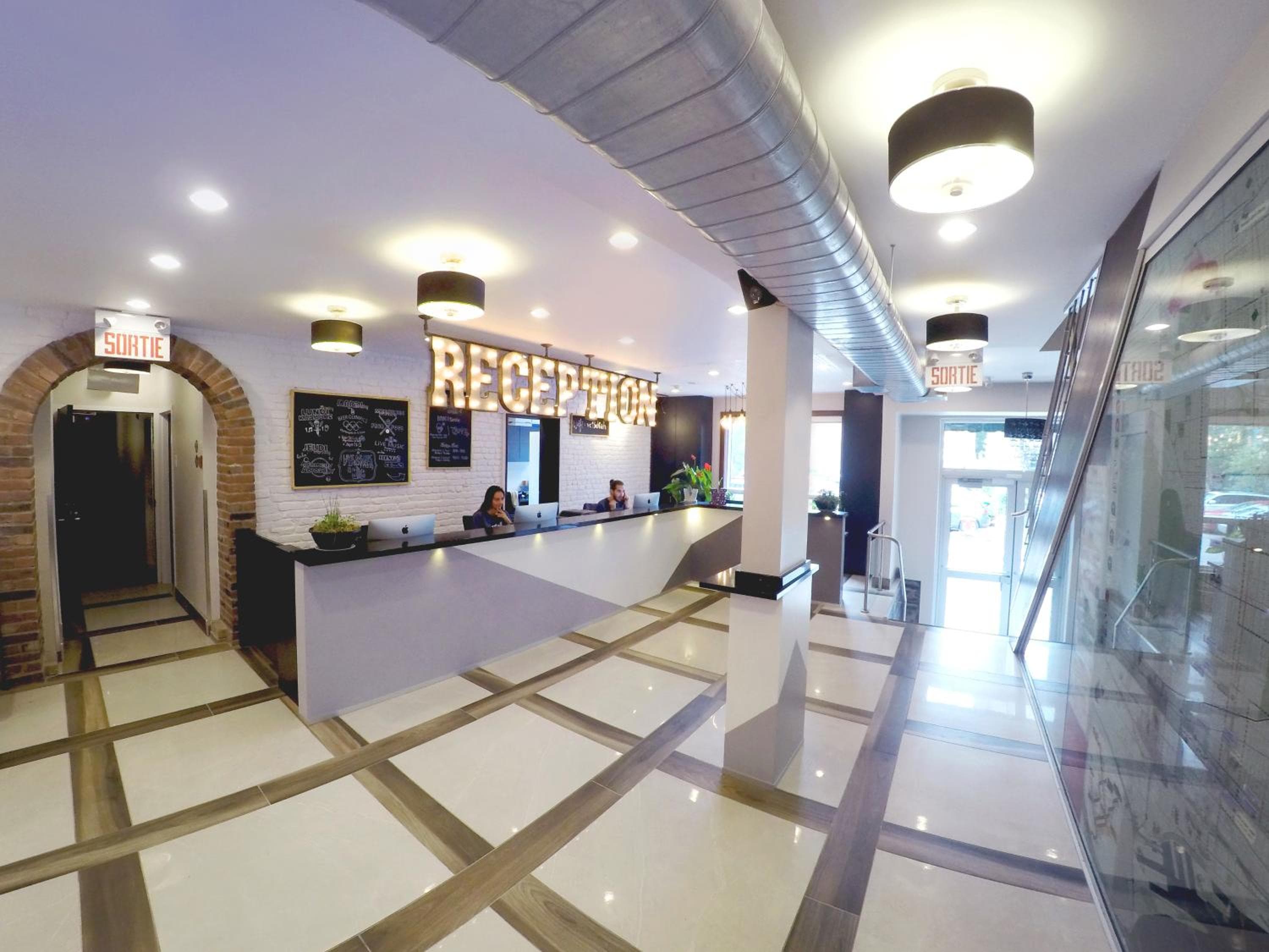M Montreal Hostel: recepcion & lobby