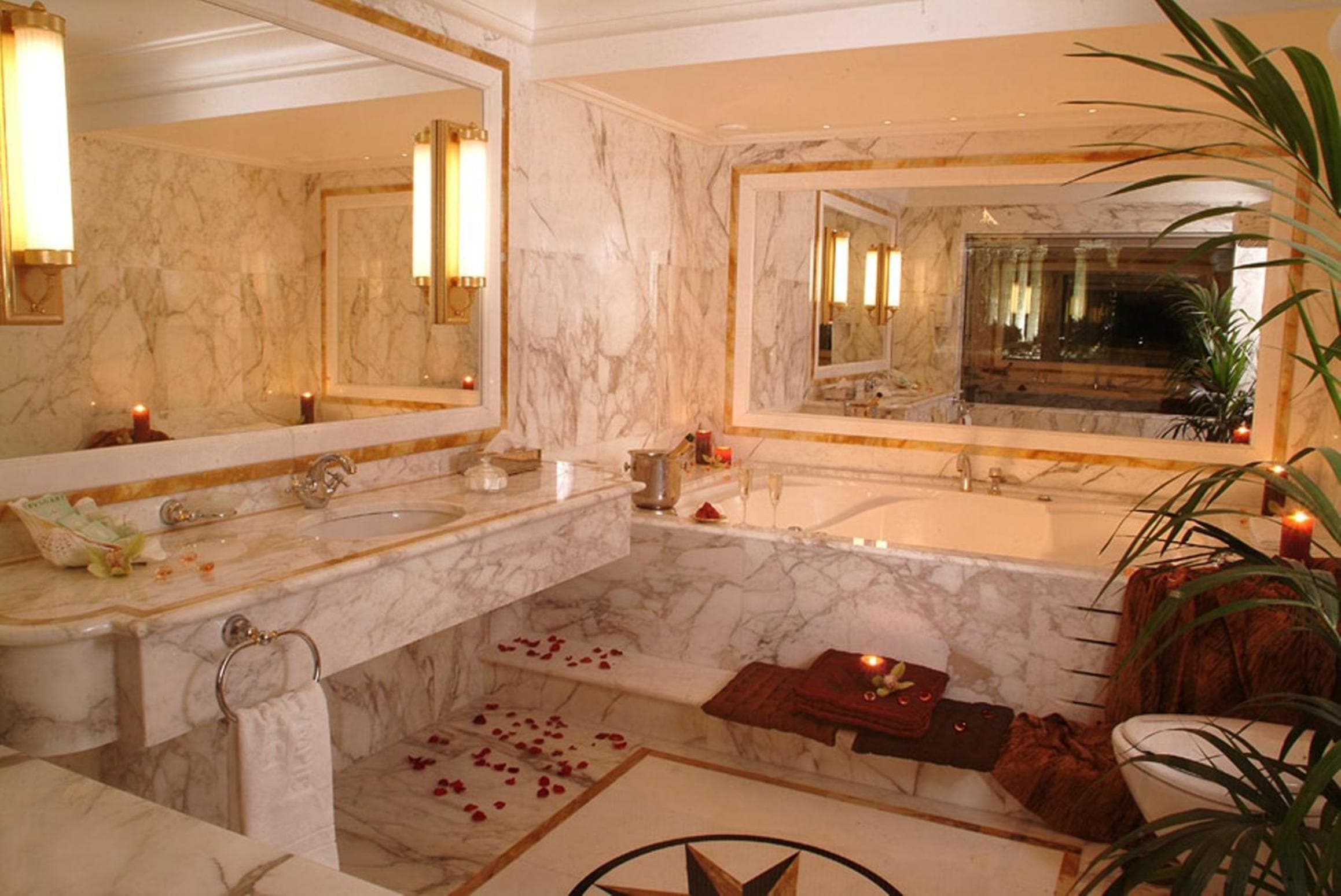 Royal Olympic Hotel: bathroom