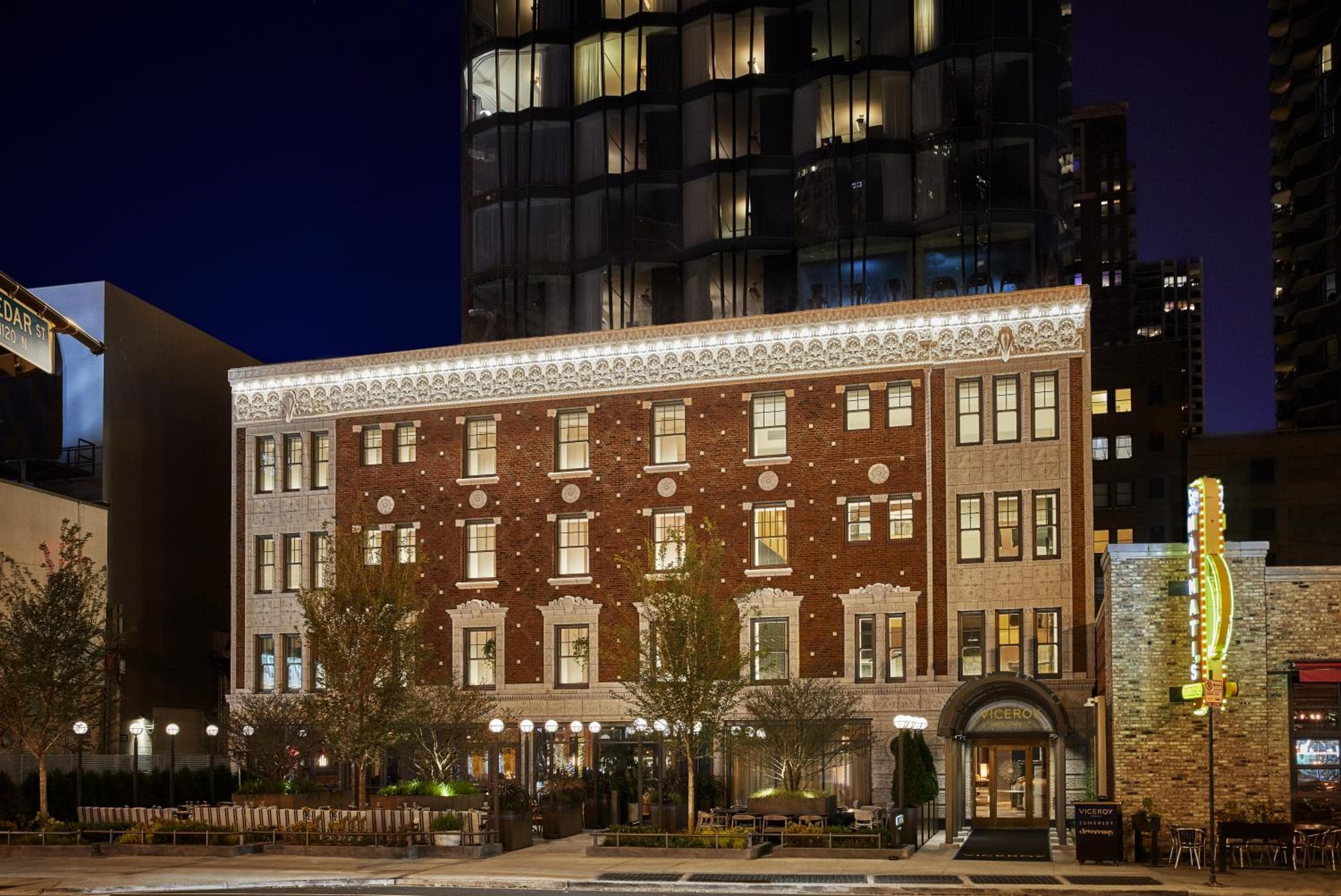 Viceroy Chicago: building