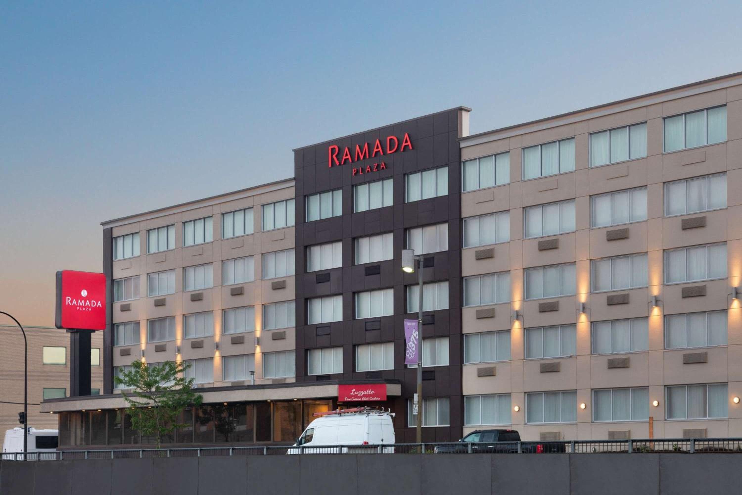 Ramada Plaza by Wyndham Montreal: building