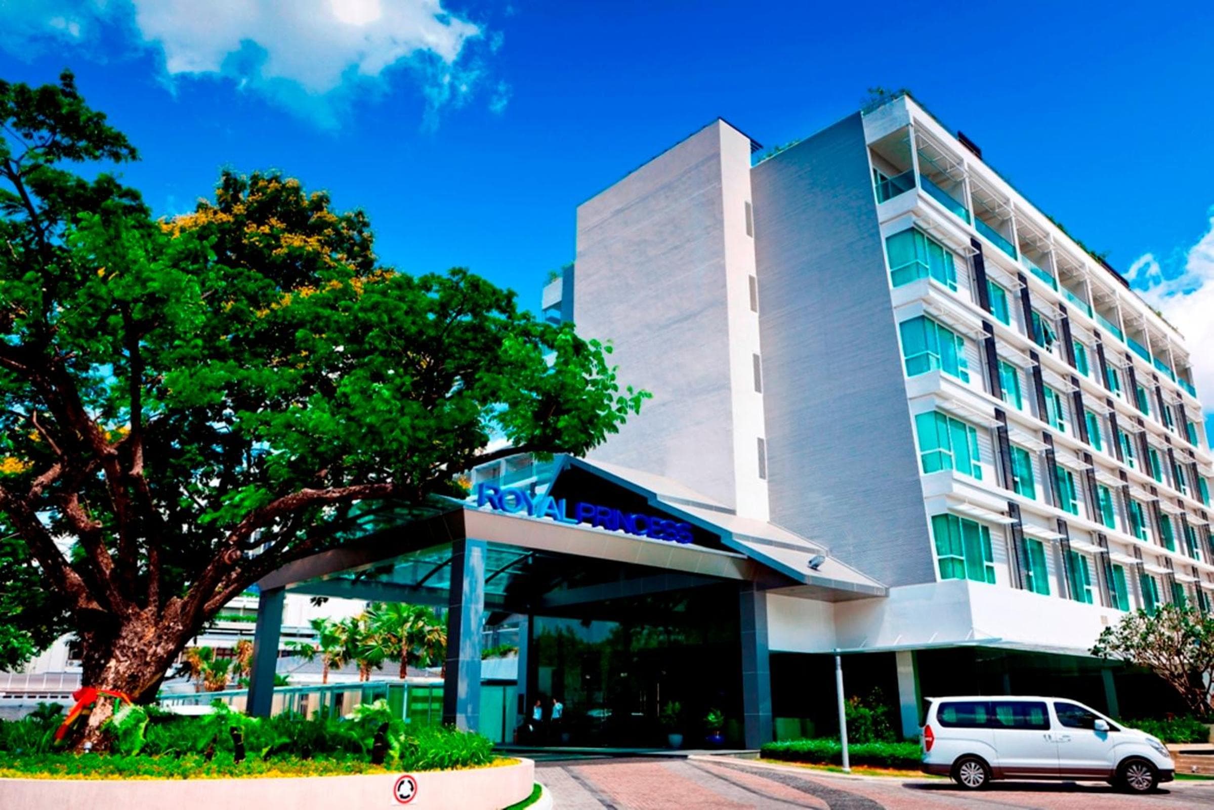 Royal Princess Larn Luang - SHA Extra Plus: building