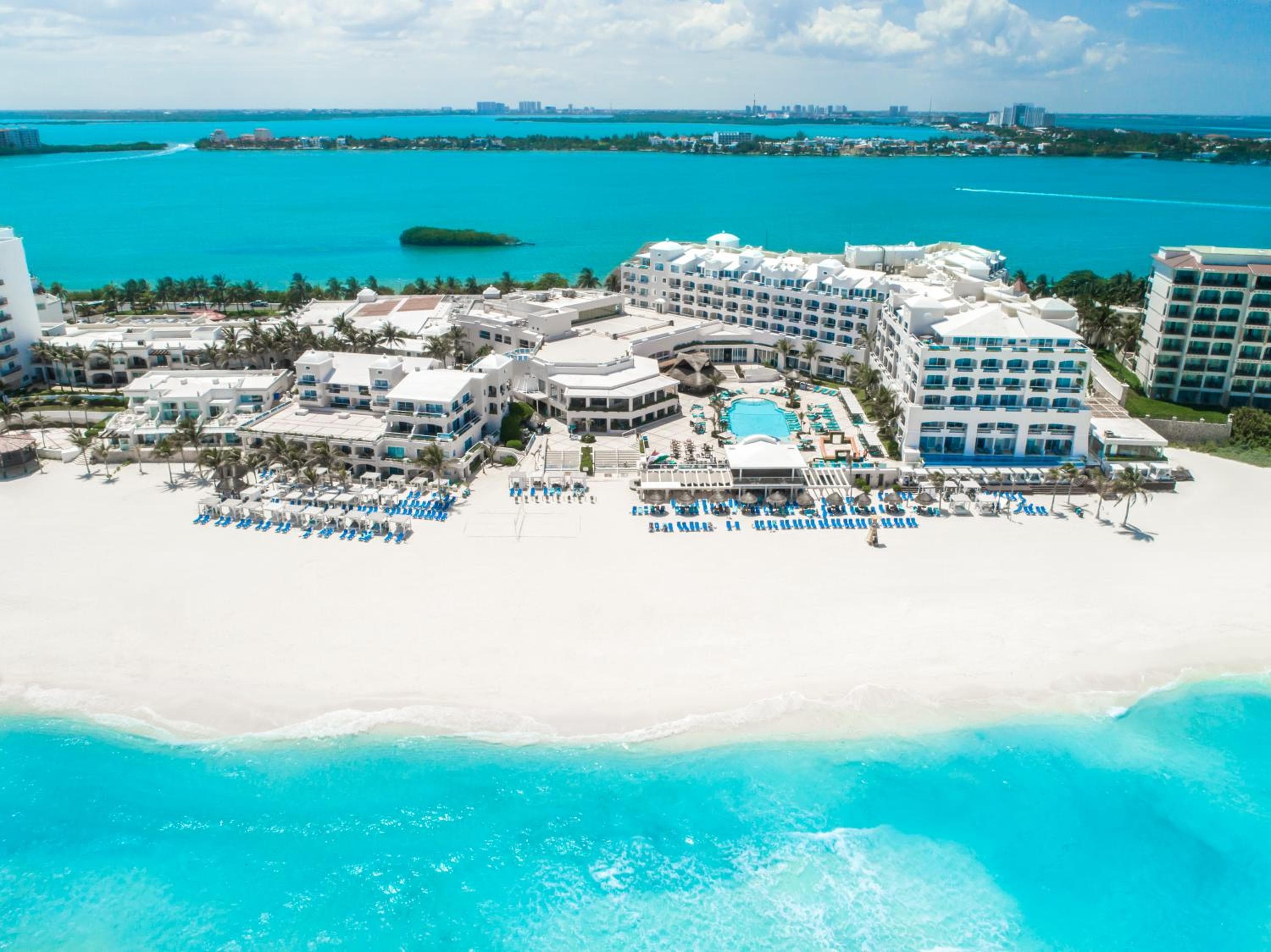 Sunscape Cancun All-Inclusive Resort & Spa by Hyatt: building