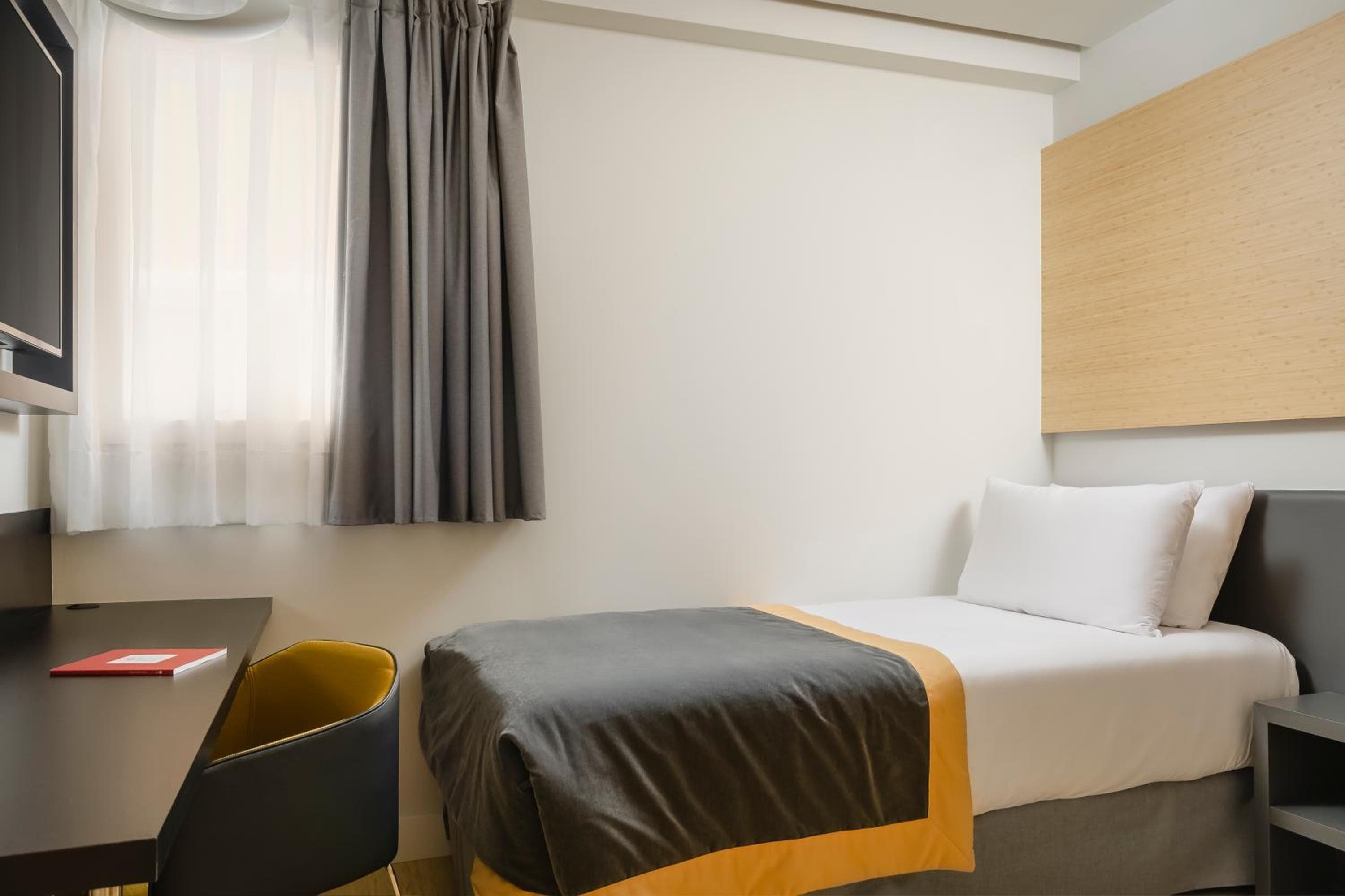 Dorma Plaza Catalunya: hotel room