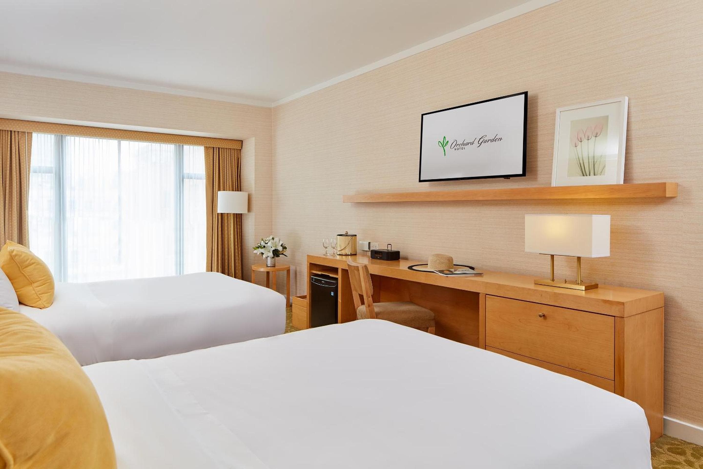 Orchard Garden Hotel: hotel room