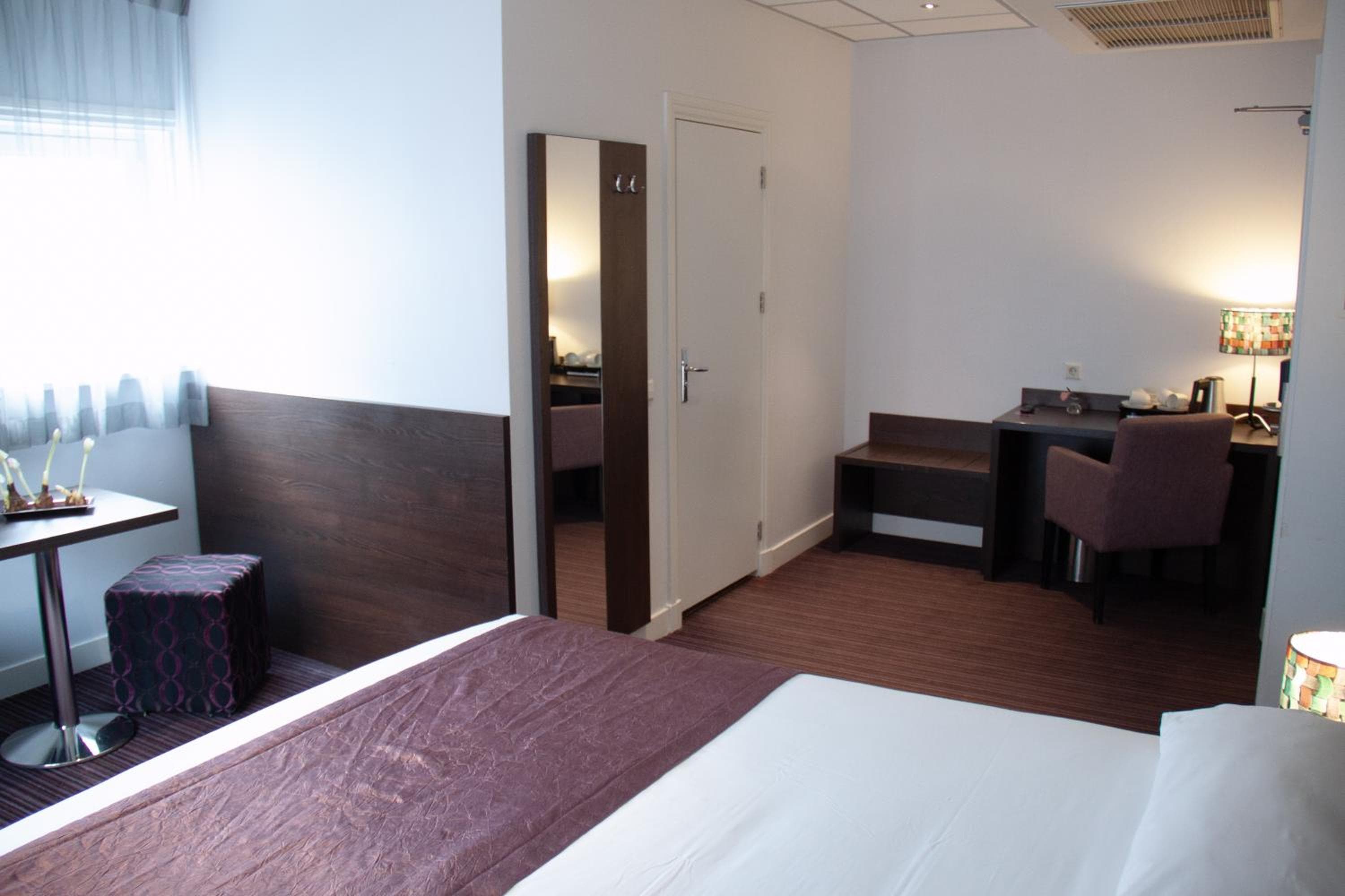 Hotel Luxer: hotel room