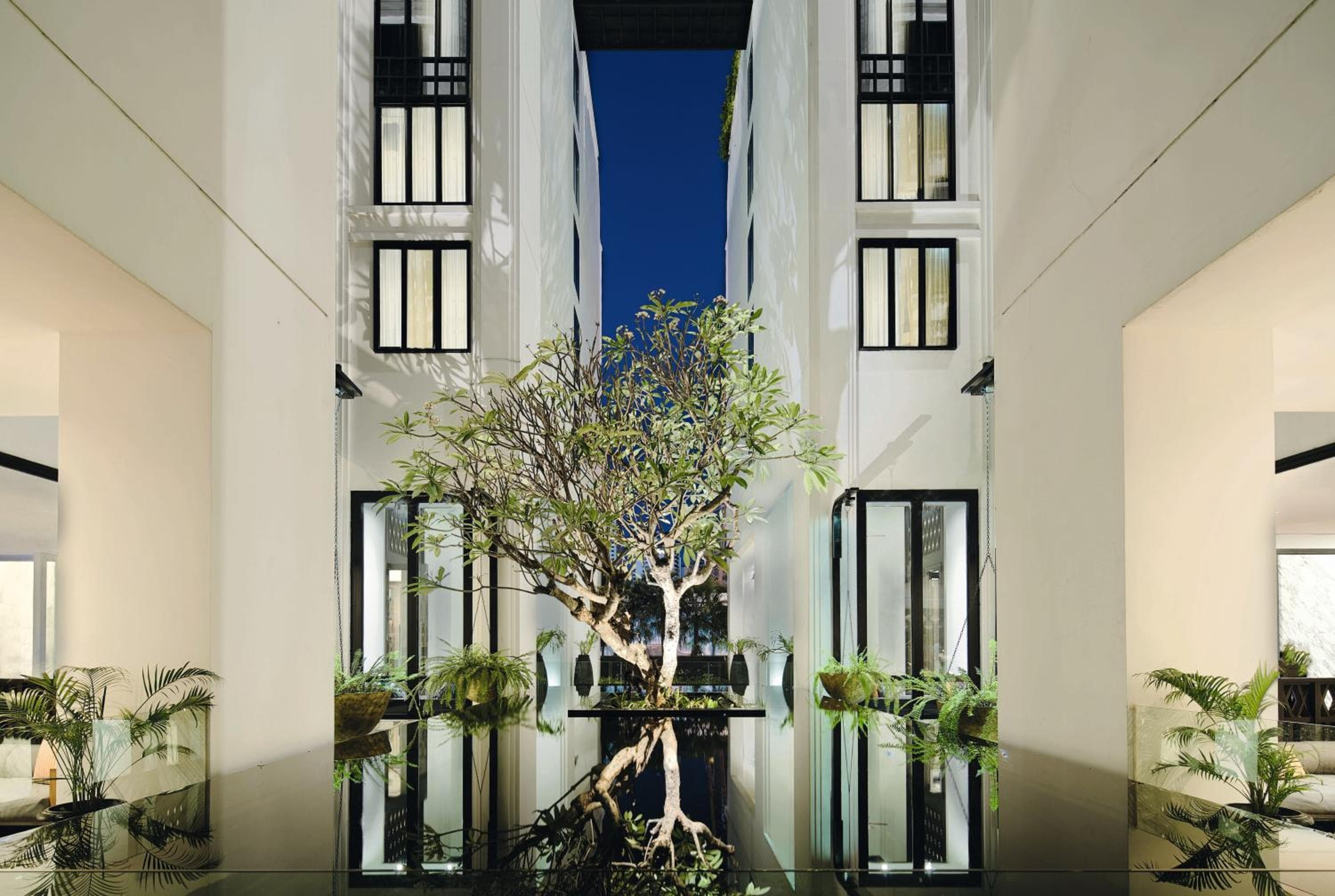 Mövenpick Hotel Sukhumvit 15 Bangkok: building