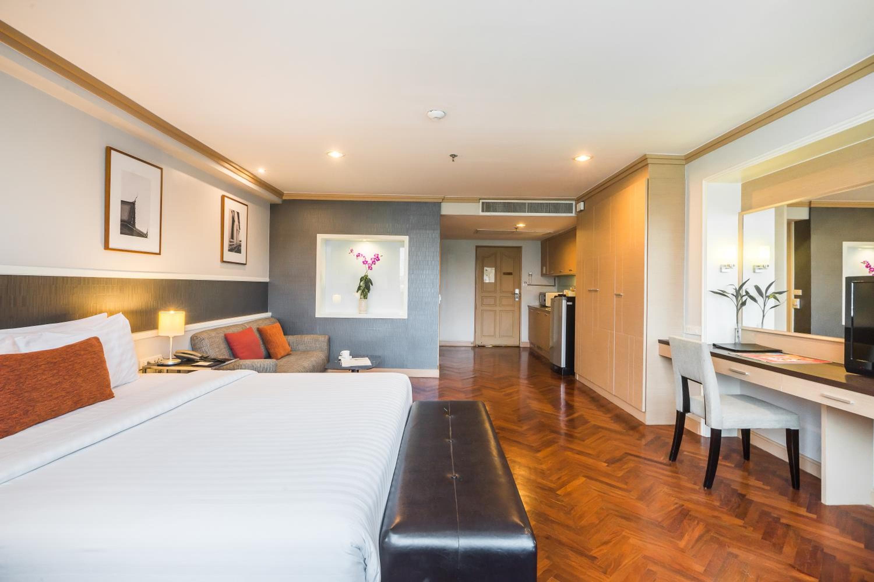 Alt Hotel Nana by UHG -Nearby Benjakitti Park & Queen Sirikit National Convention Center