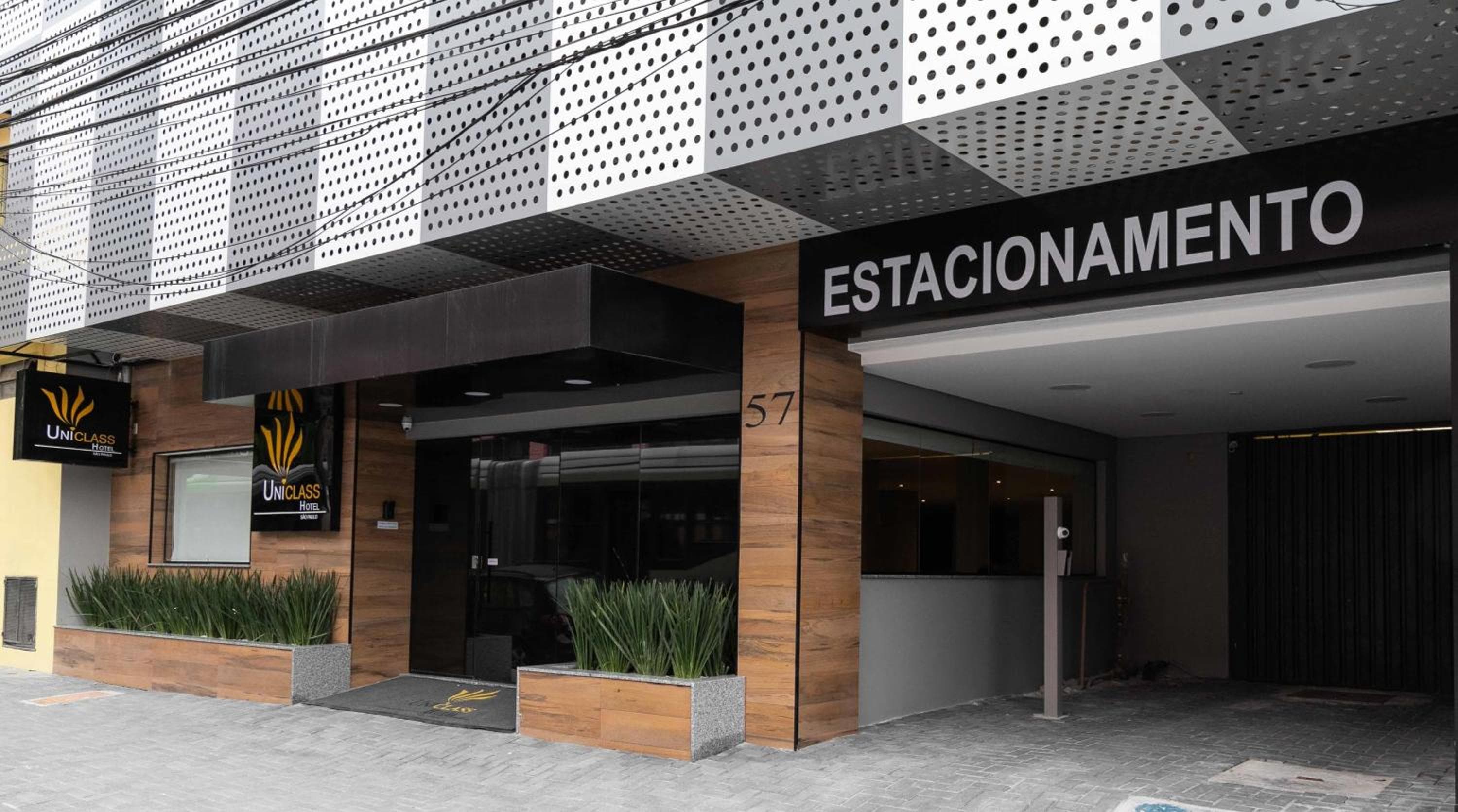 Uniclass Hotel Lapa: building