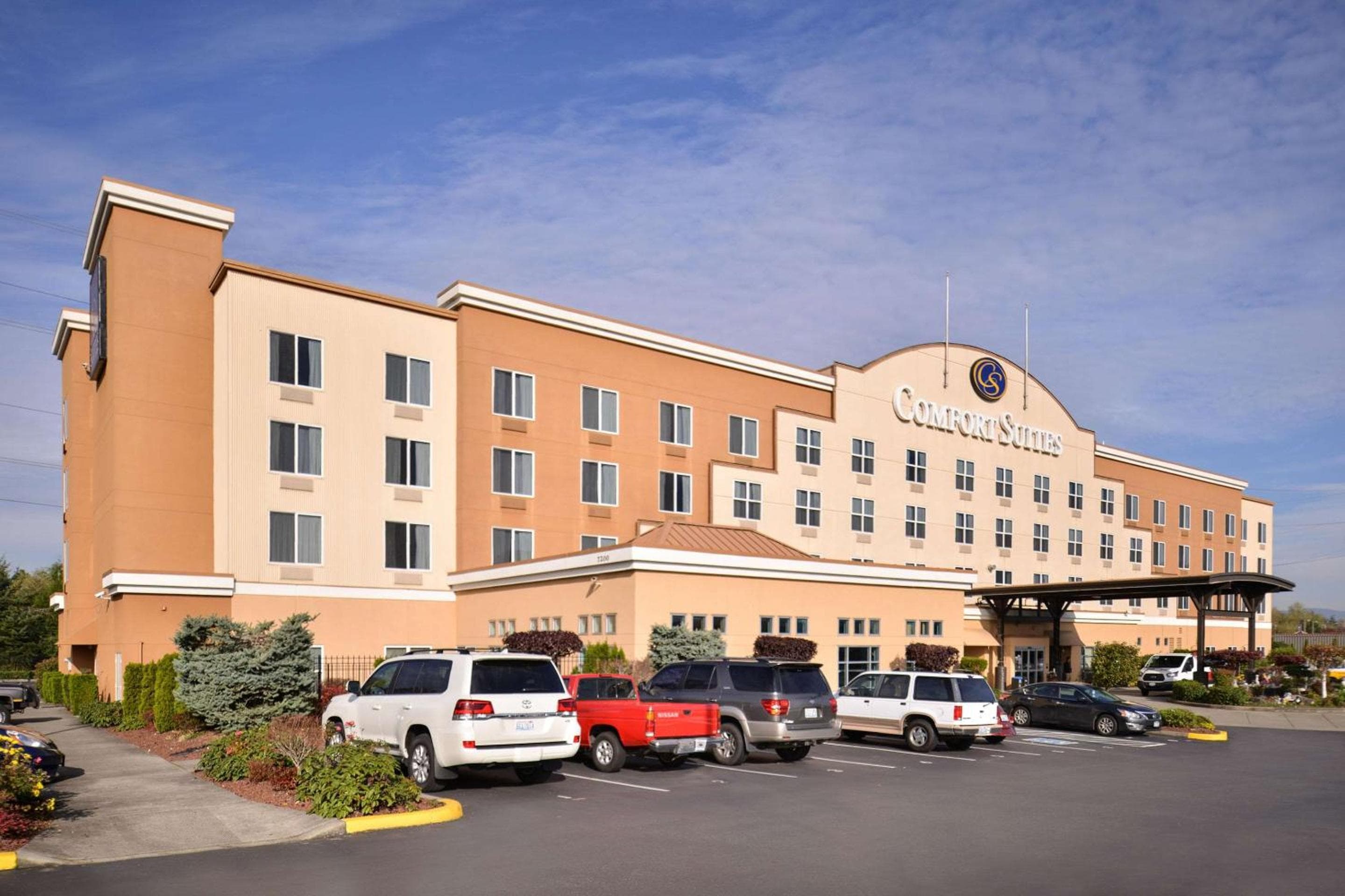Comfort Suites Airport Tukwila Seattle: building