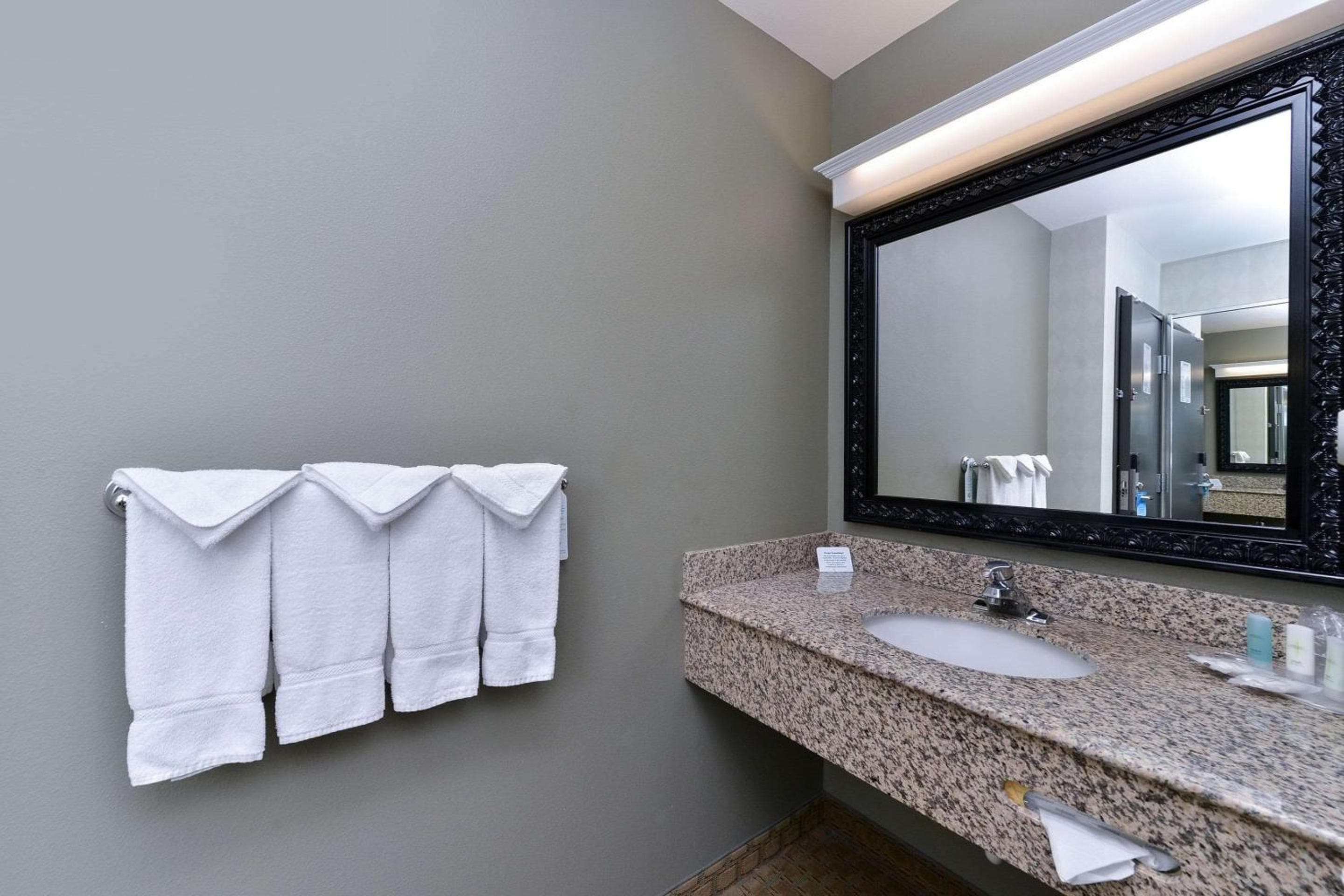 Comfort Suites Airport Tukwila Seattle