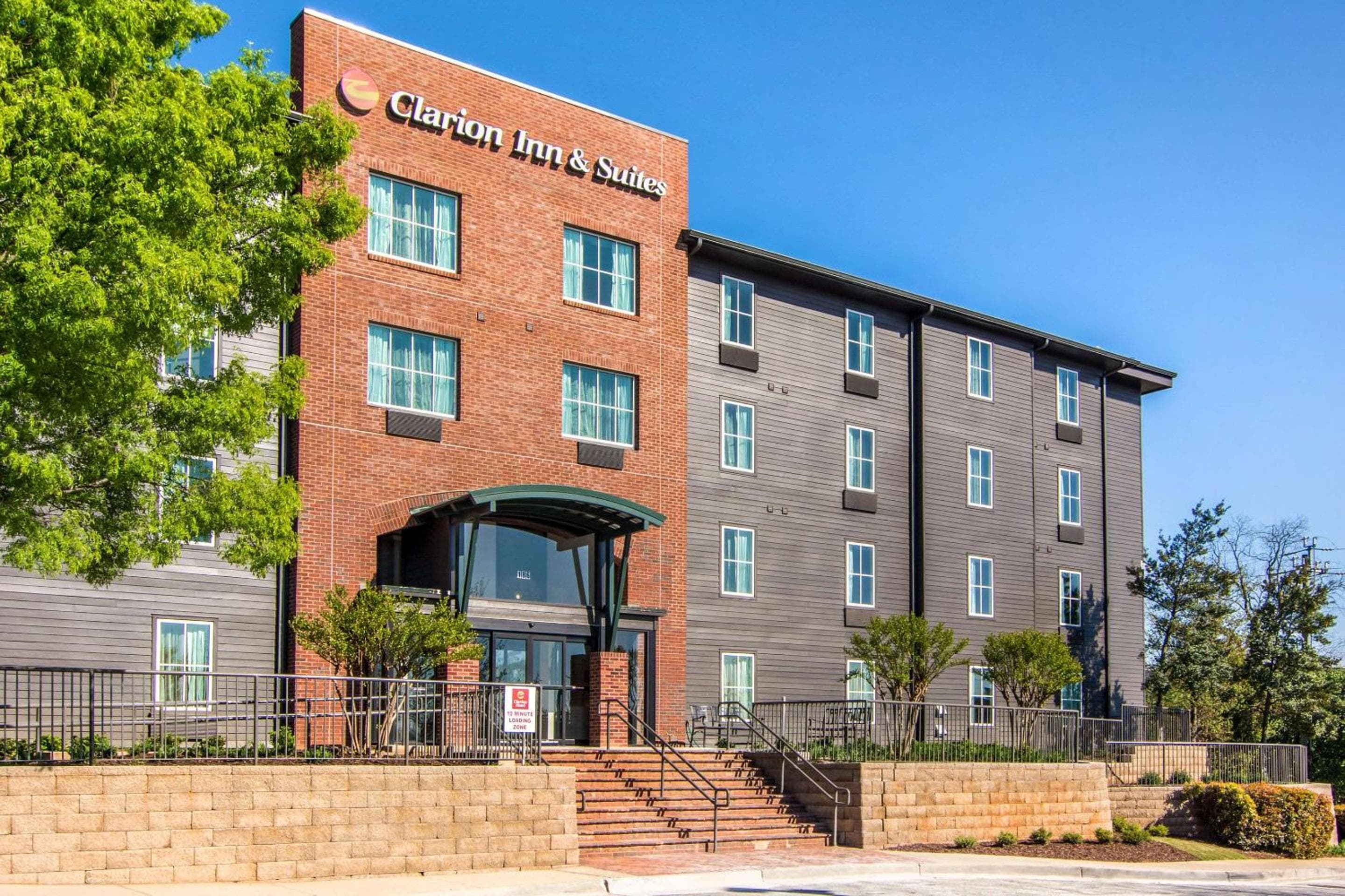 Clarion Inn & Suites Atlanta Downtown: building