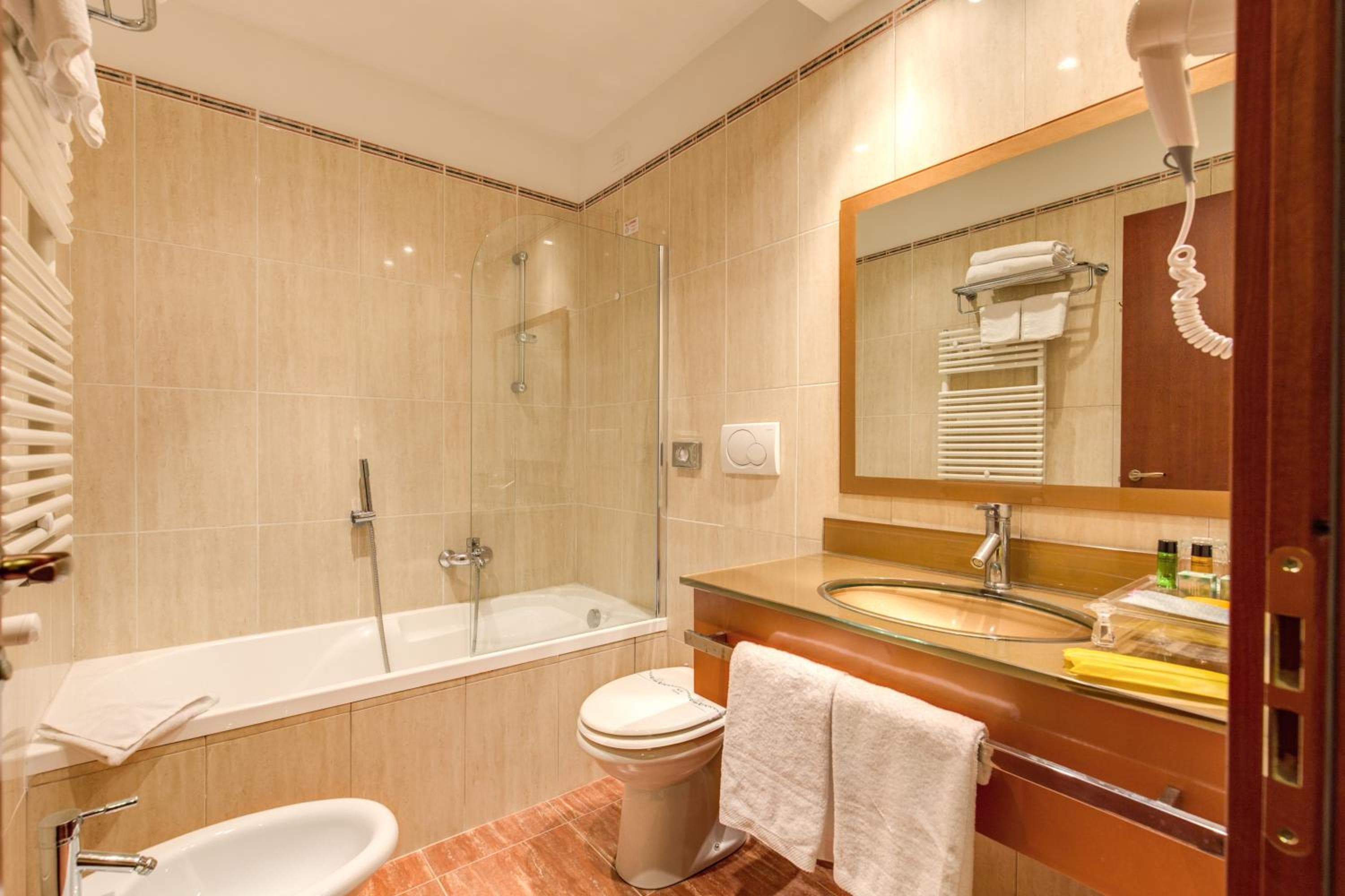 Augusta Lucilla Palace: bathroom
