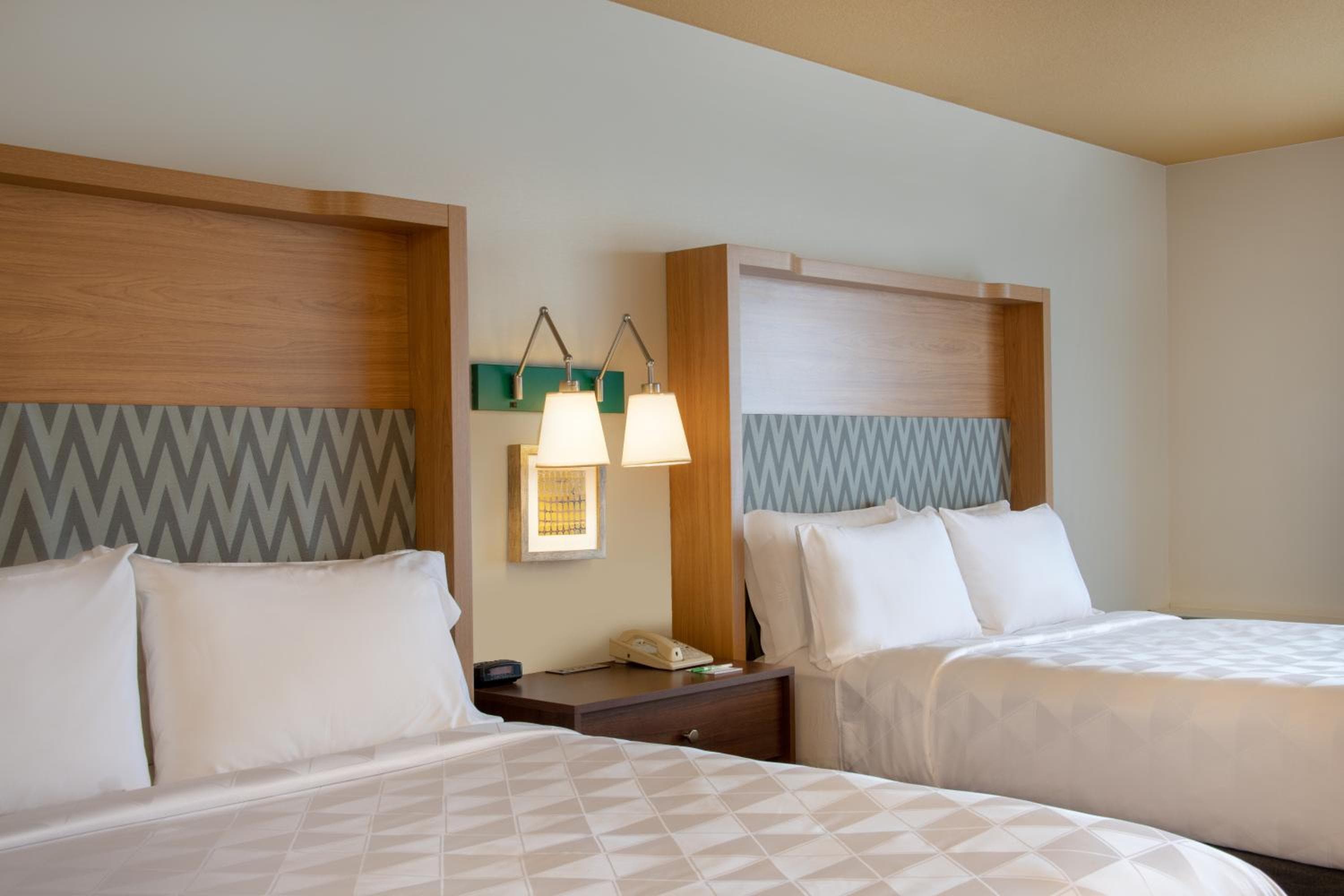 Holiday Inn Denver East by IHG: hotel room