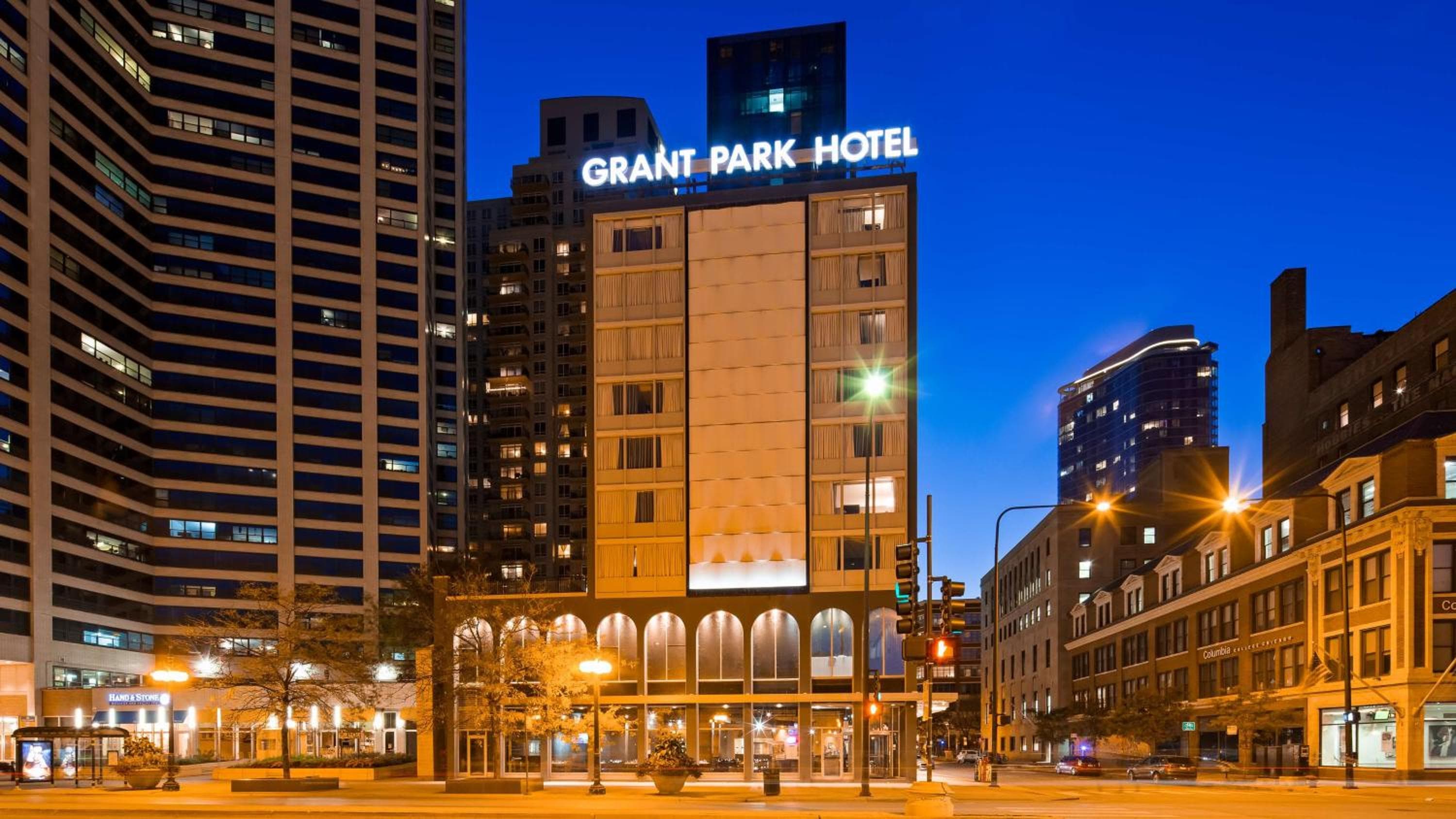 Best Western Grant Park Hotel: building