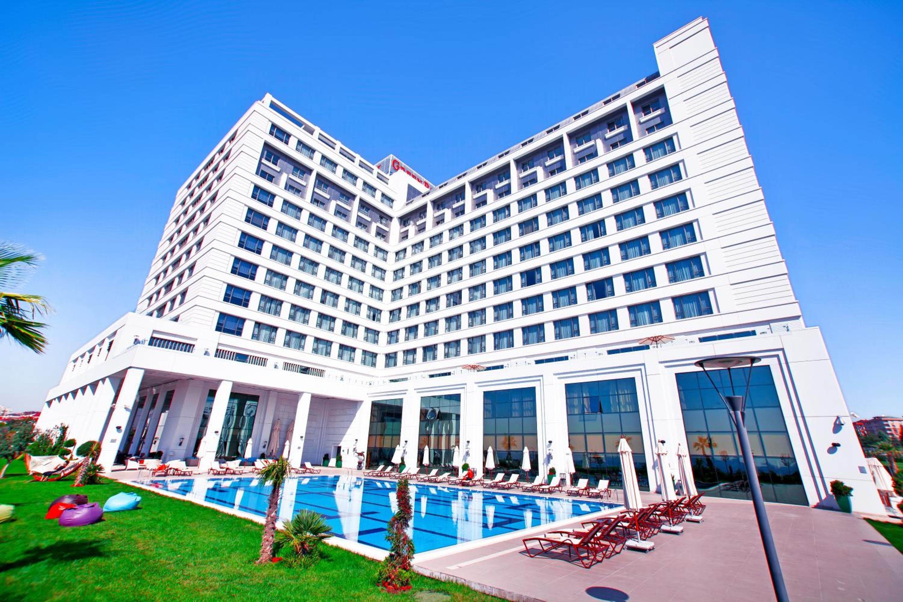 The Green Park Pendik: building