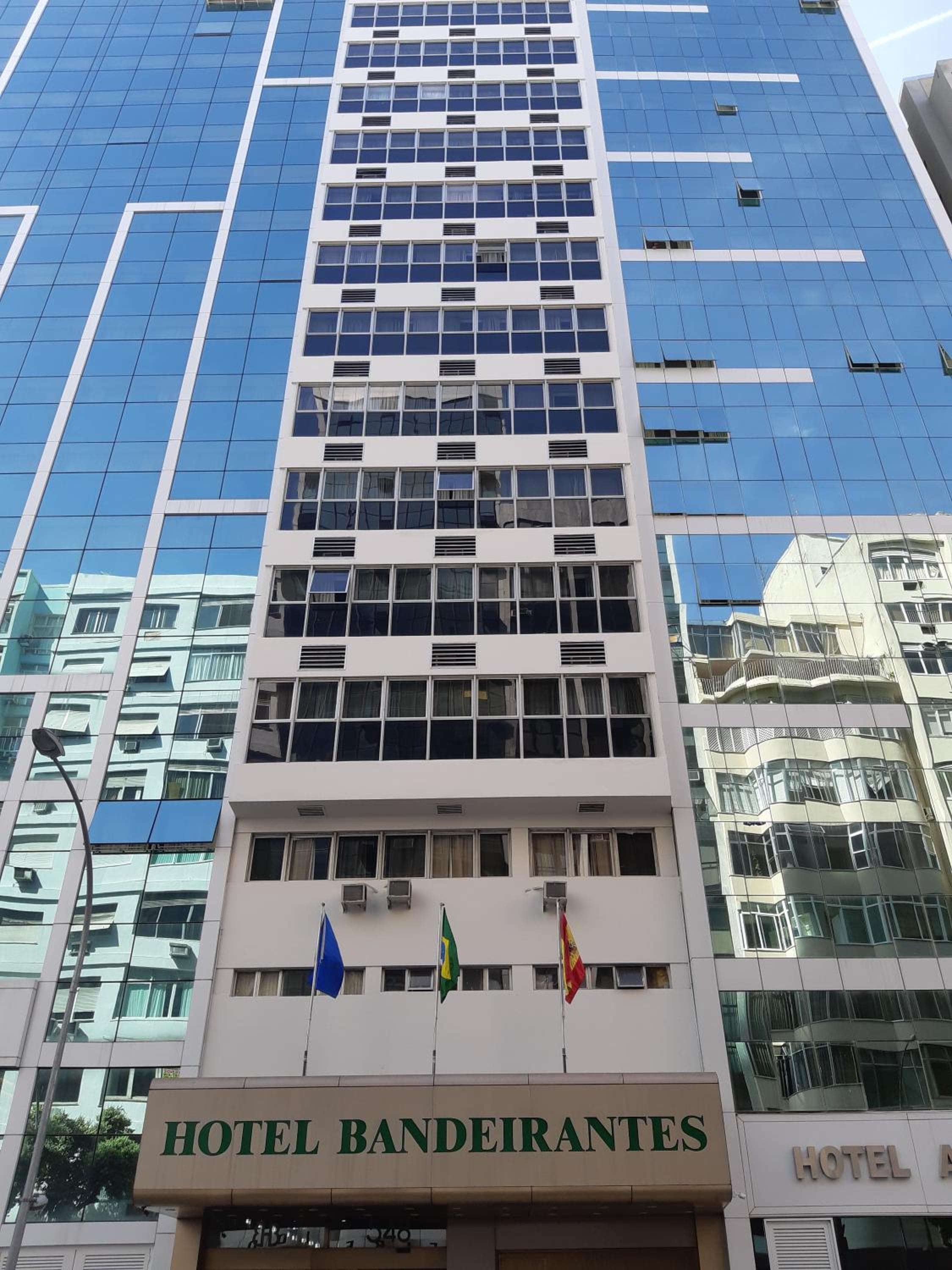 Hotel Bandeirantes: building