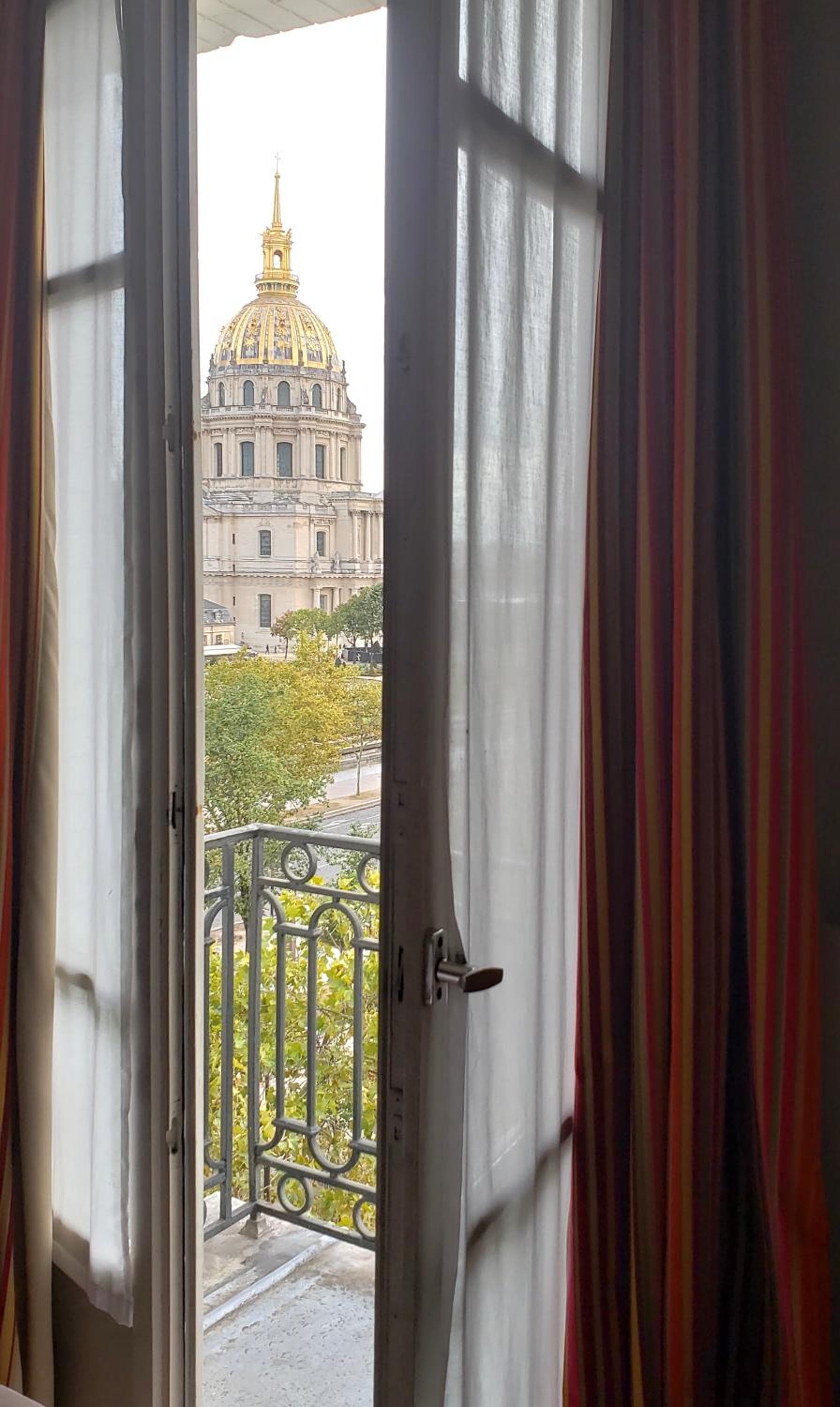 Hotel de France Invalides: balance & terrace