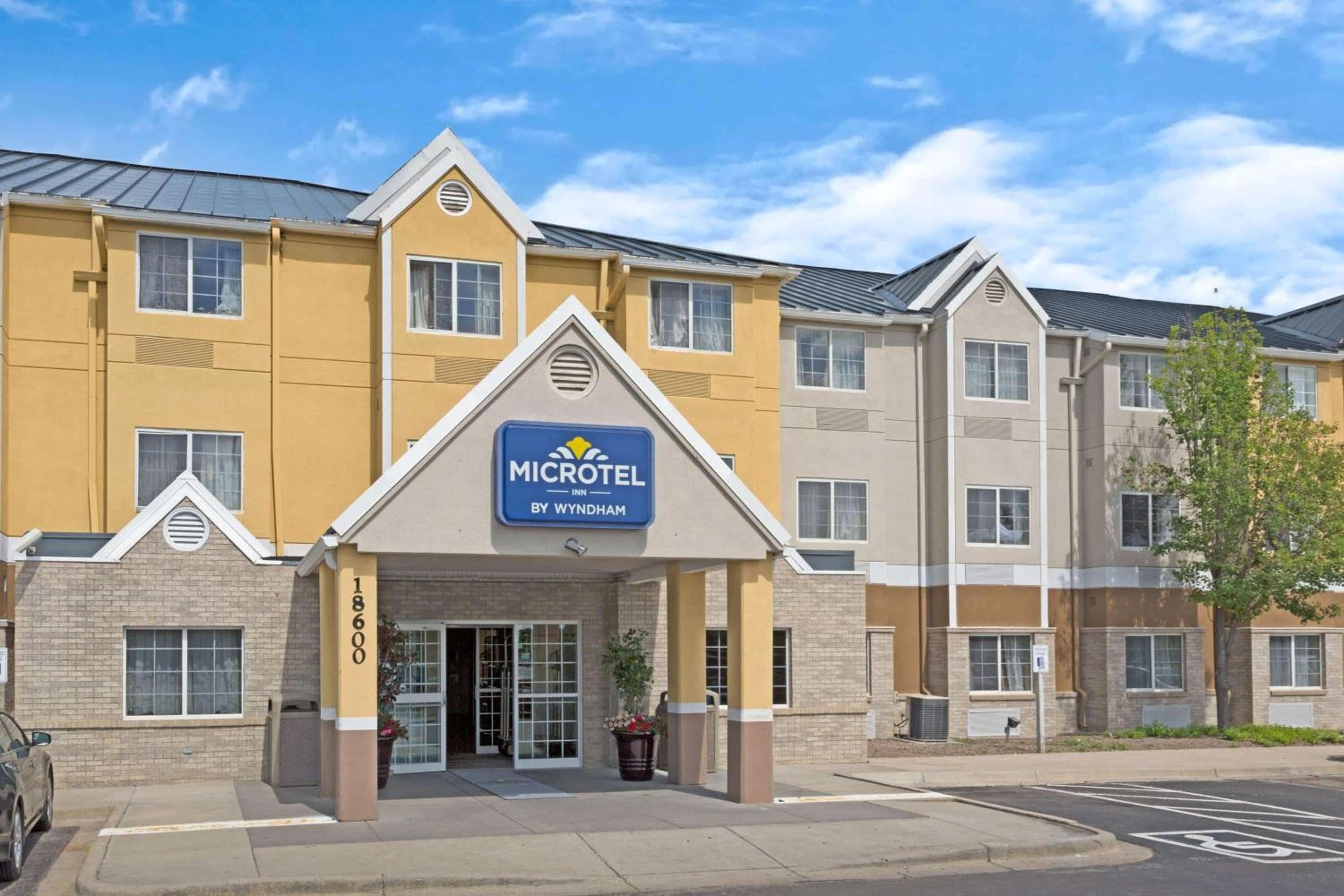Microtel Inn & Suites by Wyndham Denver Airport: building