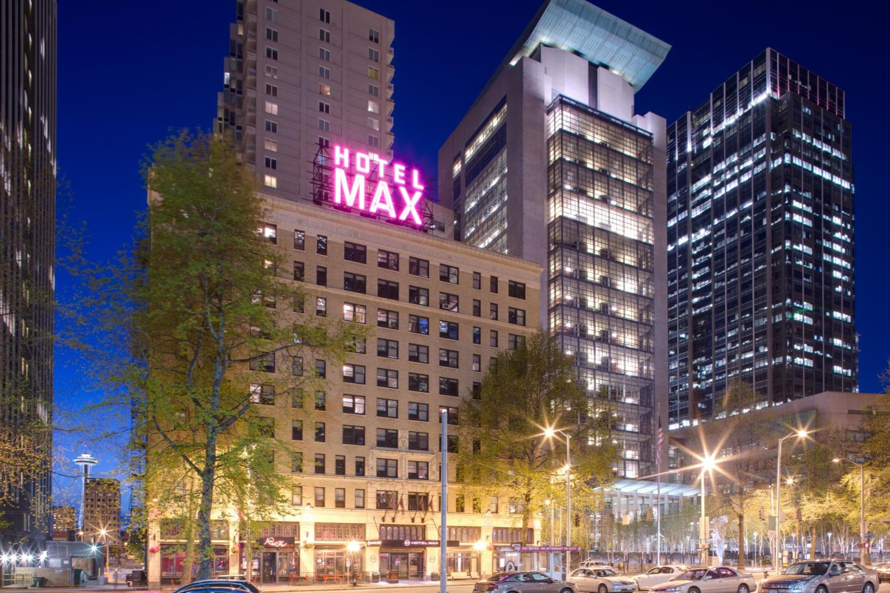 Hotel Max: building