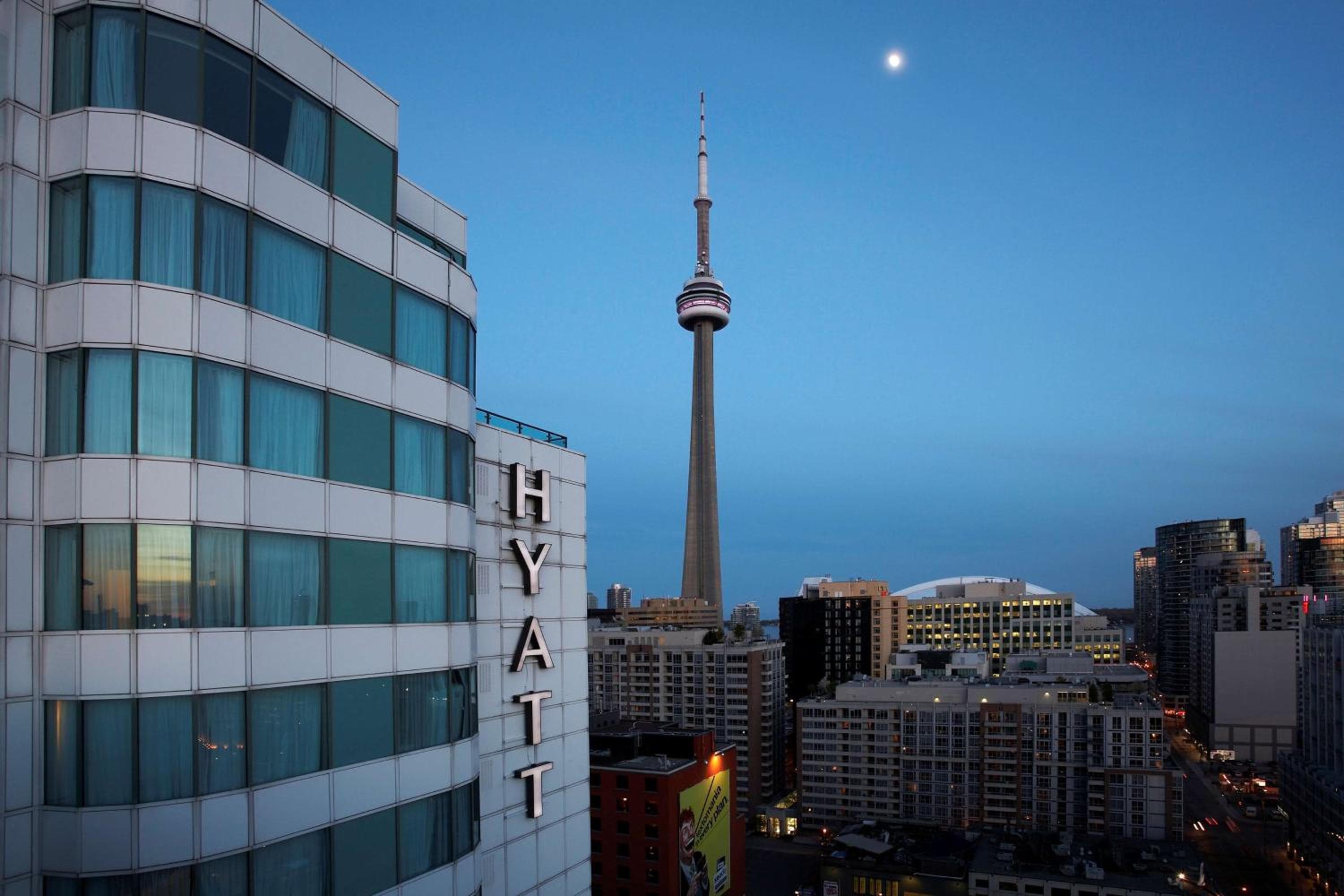 Hyatt Regency Toronto: building