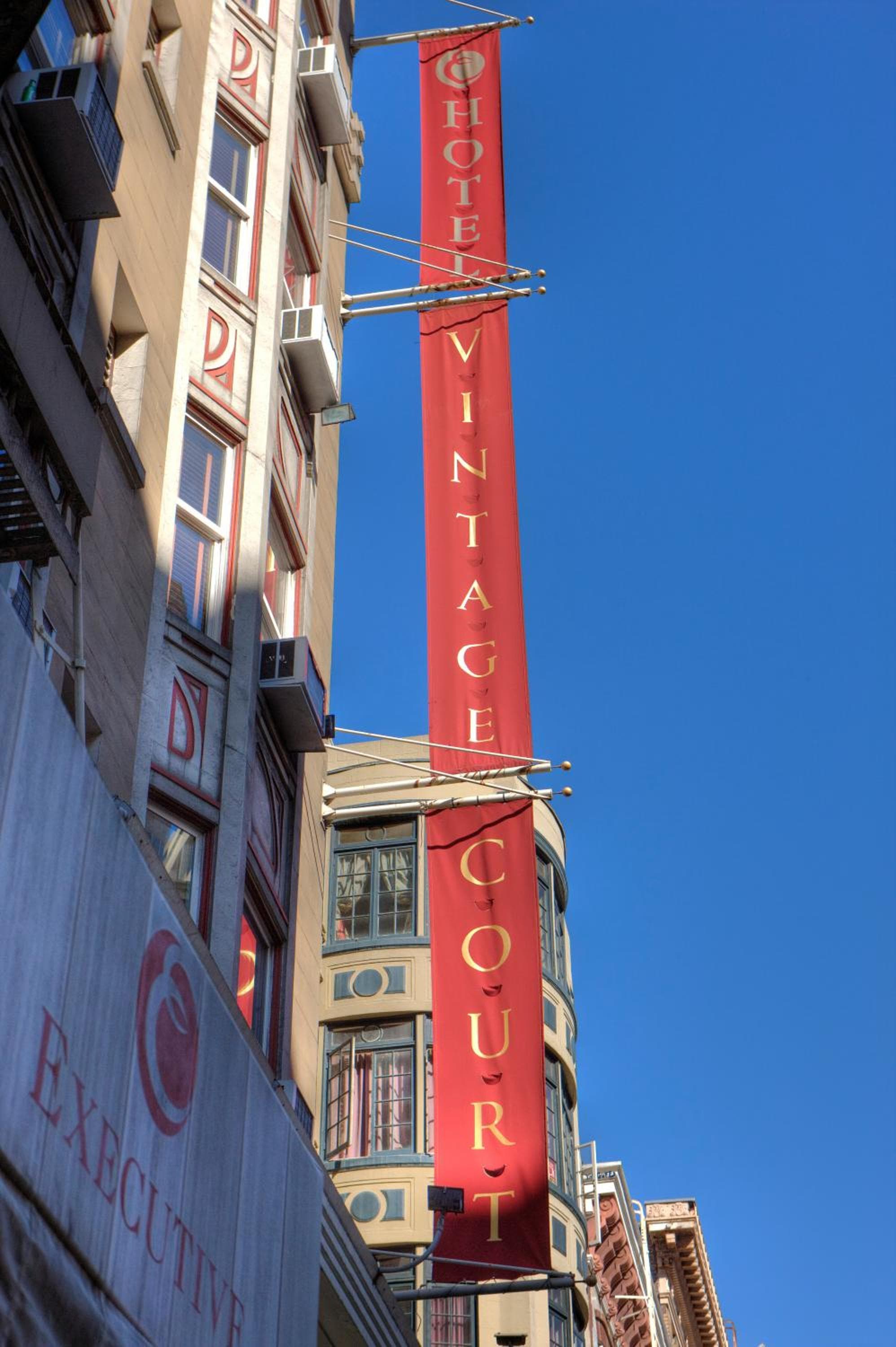 Executive Hotel Vintage Court: building
