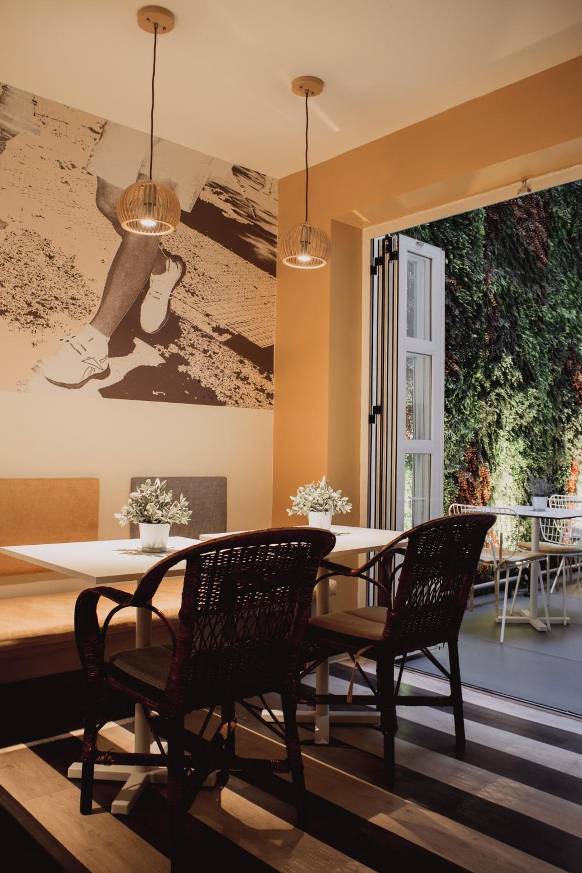 Select Sol: dining