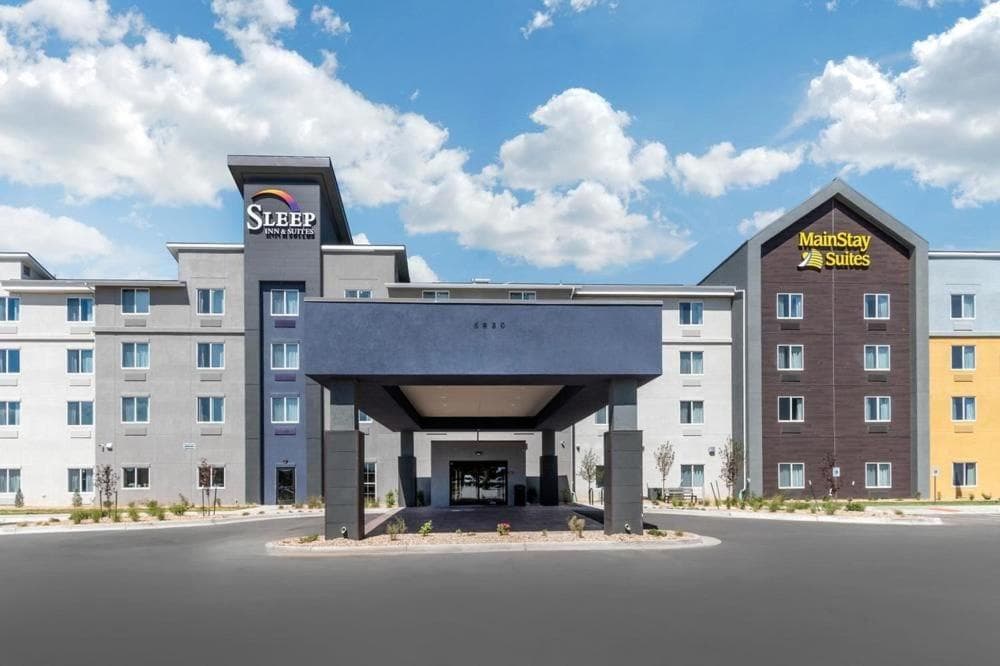 Sleep Inn & Suites Denver International Airport: building