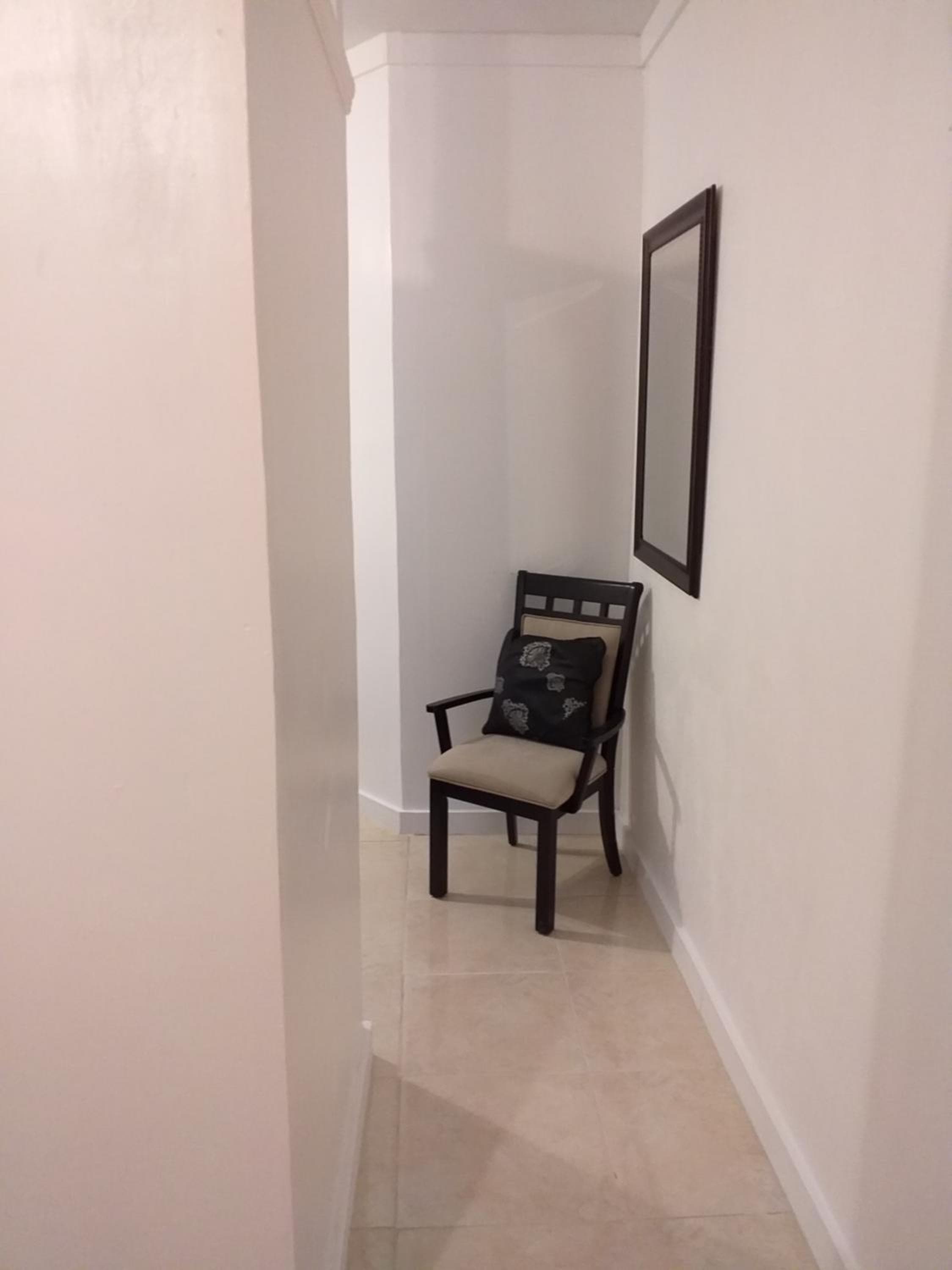 BELL At The Airport Suites - No Smoking & Adults Only - Free Airport Transportation